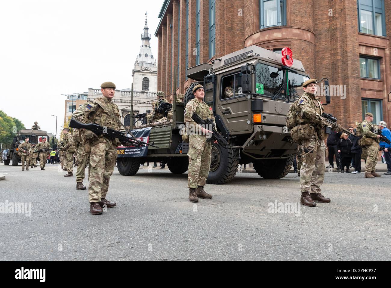1st Battalion London Guards bei der Lord Mayor's Show Parade 2024 in London, Großbritannien. Historisches, traditionelles Ereignis. Reservisten in London Stockfoto