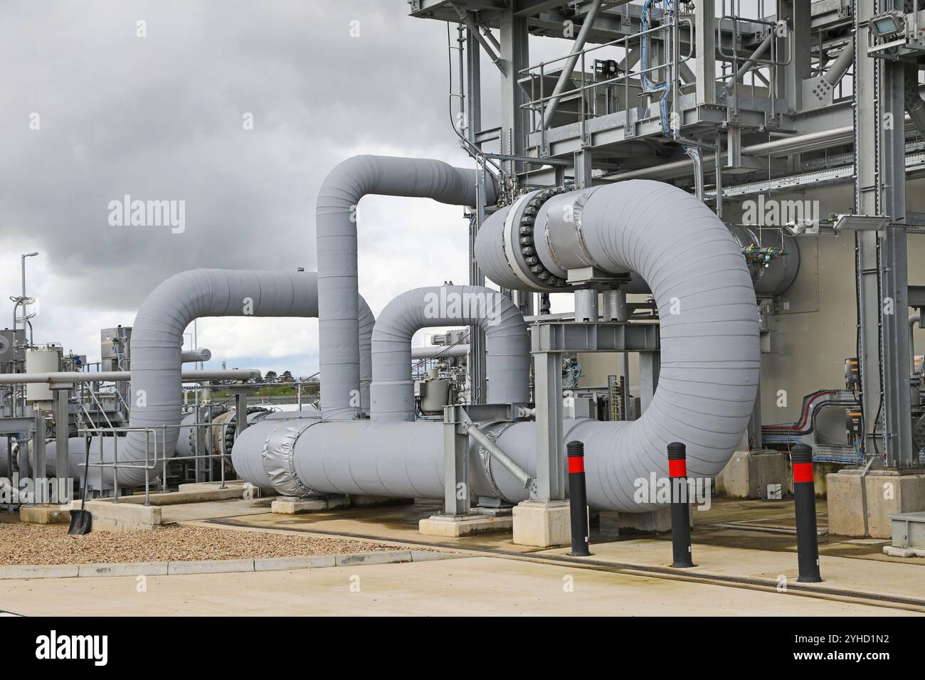 Rohrleitungen in einer neuen Gasverdichtungsanlage in Peterborough, Großbritannien. Stockfoto