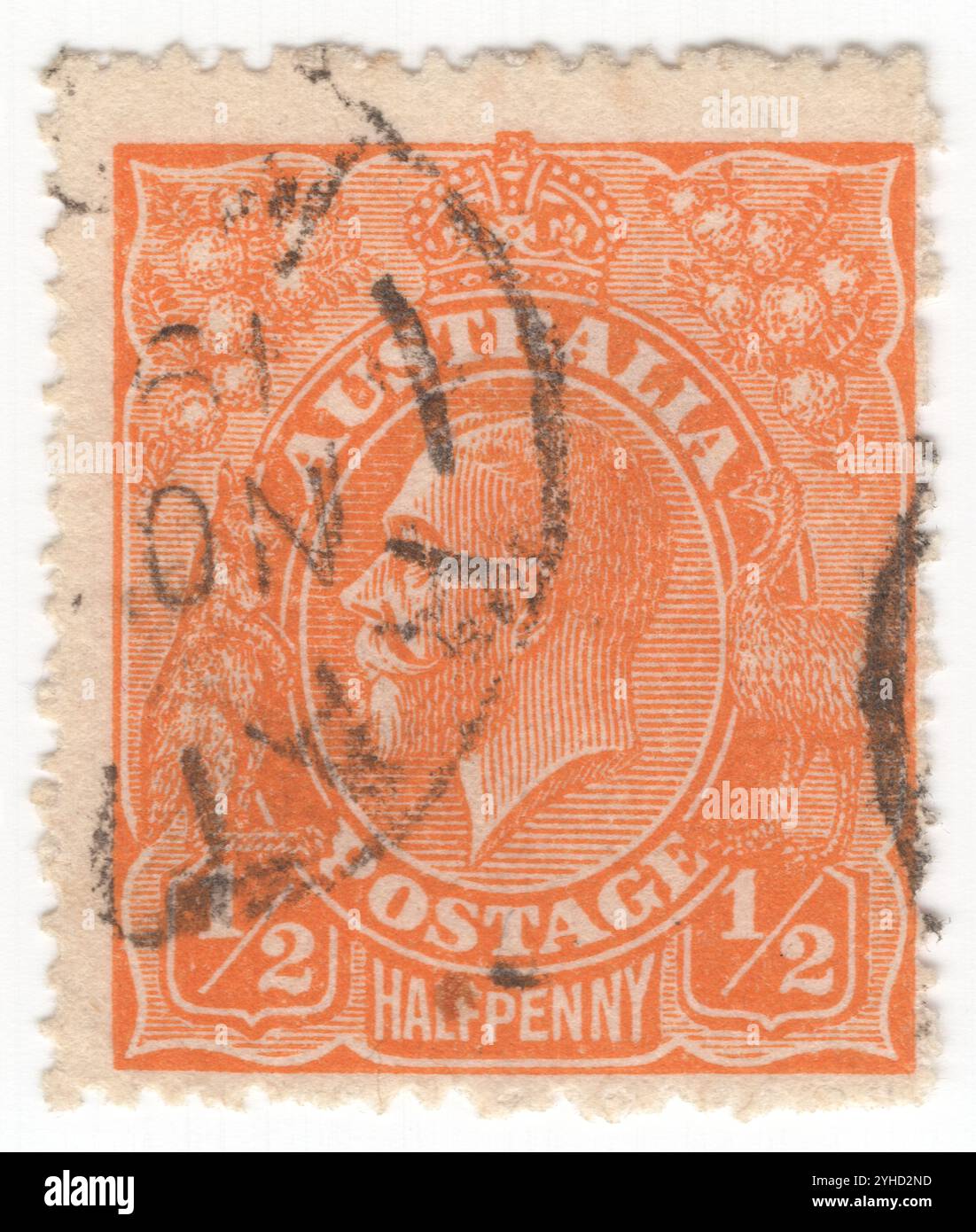 AUSTRALIEN — 08. November 1923: Ein orangener 1½ Pence Briefmarke mit Porträt von König Georg V. (Georg Friedrich Ernst Albert) war vom 6. Mai 1910 bis zu seinem Tod 1936 König des Vereinigten Königreichs und der britischen Dominions und Kaiser von Indien. George wurde während der Regierungszeit seiner Großmutter Queen Victoria geboren und war der zweite Sohn von Albert Edward, Prince of Wales, und war Dritter in der Nachfolge auf den britischen Thron hinter seinem Vater und seinem älteren Bruder, Prinz Albert Victor Stockfoto