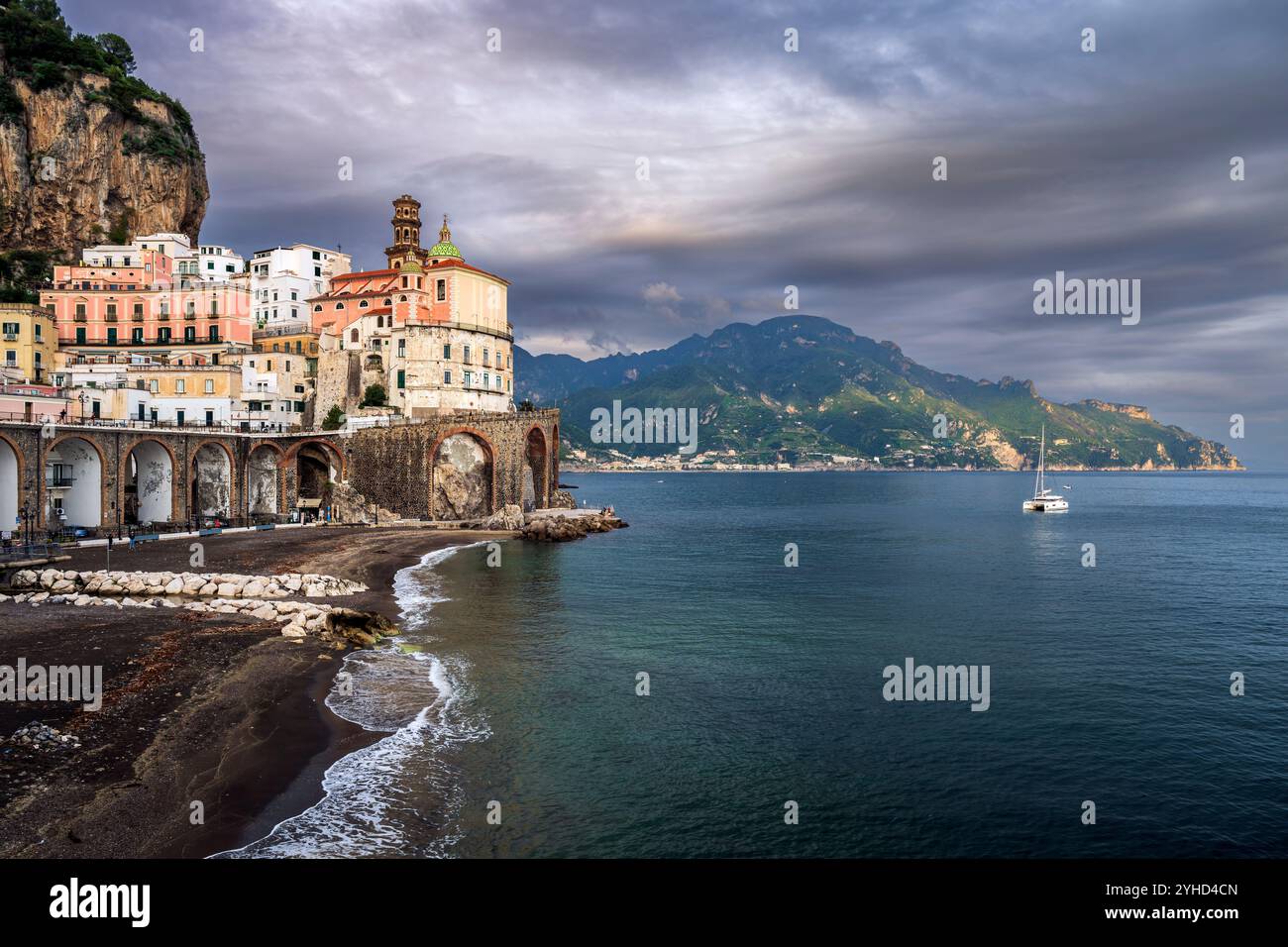 Atrani, Amalfiküste, Kampanien, Italien Stockfoto