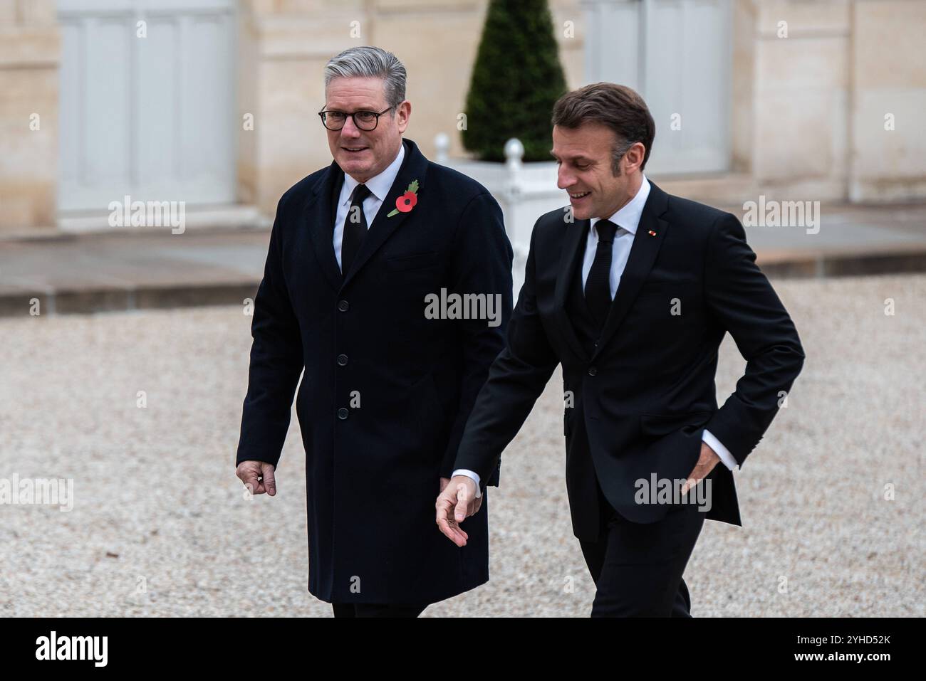 FRANKREICH- POLITIK-TOP-LEVEL-GIPFEL-Großbritannien-WAFFENSTILLSTAND-1. Weltkrieg der französische Präsident Emmanuel Macron empfängt den britischen Premierminister Keri Starmer im Elysee-Palast während der Feierlichkeiten zum 106. Jahrestag des Waffenstillstands 1918. In Paris, 11. November 2024. PARIS ILE-DE-FRANCE FRANKREICH COPYRIGHT: XANDREAXSAVORANIXNERIX FRANCE-POLITICS-TOP LEVEL SUMMI ASAVORANINERI-12 Stockfoto