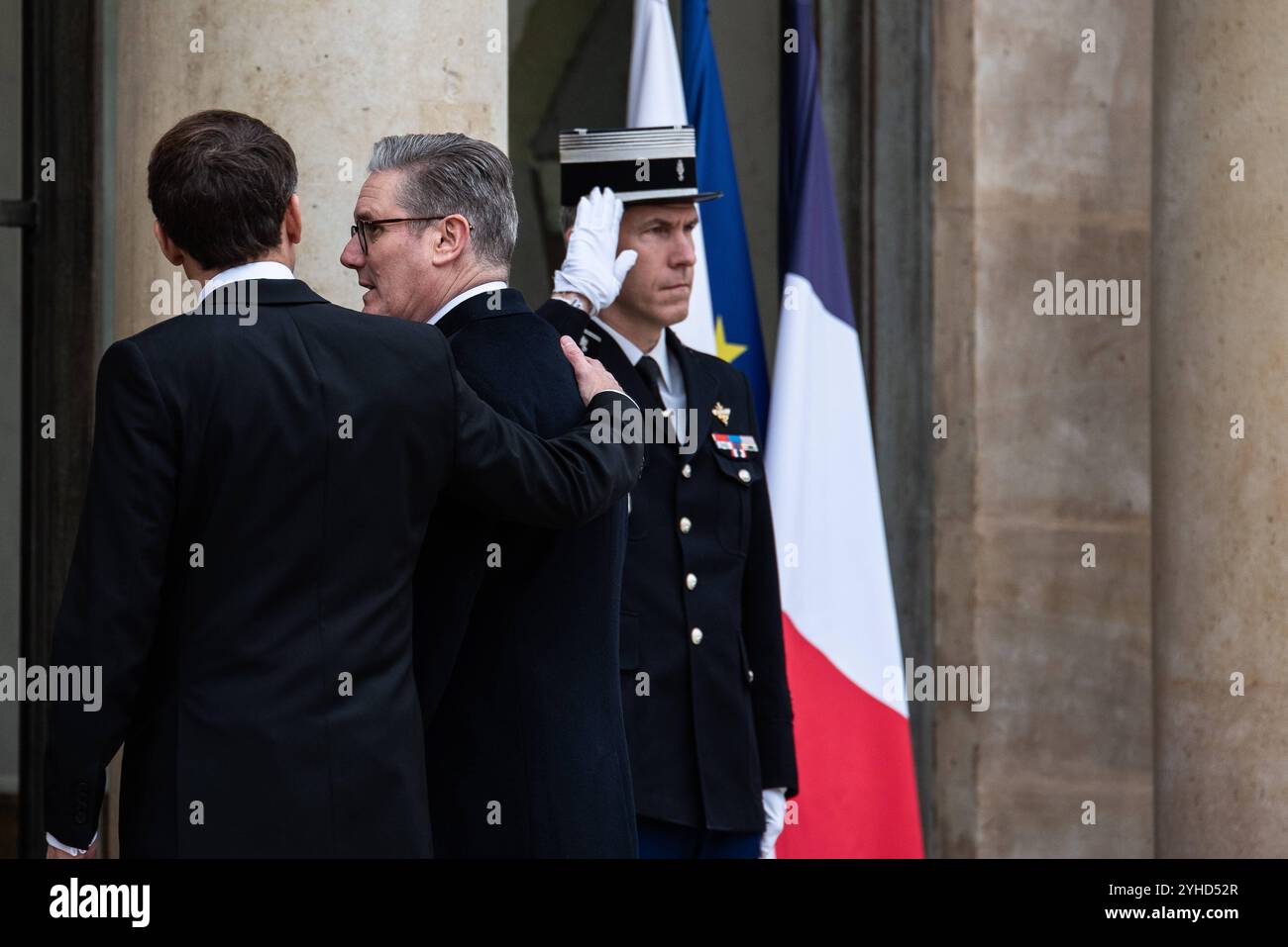 FRANKREICH- POLITIK-TOP-LEVEL-GIPFEL-Großbritannien-WAFFENSTILLSTAND-1. Weltkrieg der französische Präsident Emmanuel Macron empfängt den britischen Premierminister Keri Starmer im Elysee-Palast während der Feierlichkeiten zum 106. Jahrestag des Waffenstillstands 1918. In Paris, 11. November 2024. PARIS ILE-DE-FRANCE FRANCE COPYRIGHT: XANDREAXSAVORANIXNERIX FRANCE-POLITICS-TOP LEVEL SUMMI ASAVORANINERI-13 Stockfoto