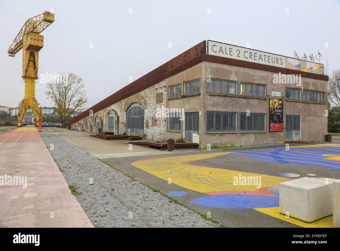 Gelber Kran und Trockendock, ehemalige Werft der Chantiers d'Atlantique an der Ile de Nantes in der Loire, Nantes, Departement Loire-Atlantique, Pays Stockfoto