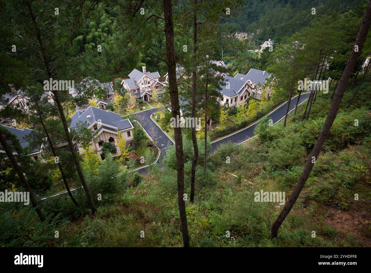 Feriendorf im Eurostil rund um das Swanburg Hotel, Shiyang Linchang, Wencheng, Wenzhou, Provinz Zhejiang, China Stockfoto