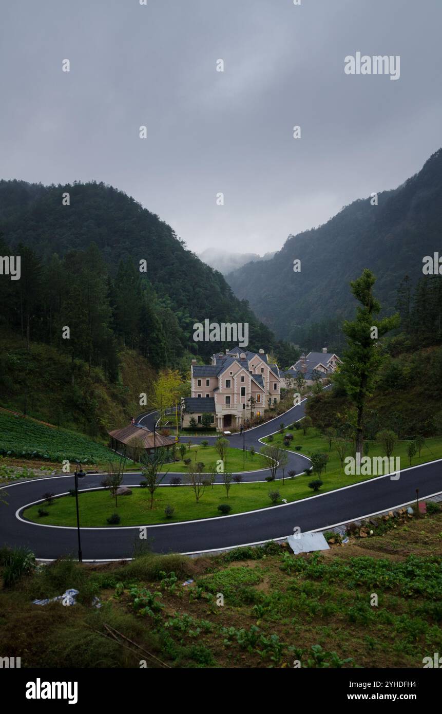 Feriendorf im Eurostil rund um das Swanburg Hotel, Shiyang Linchang, Wencheng, Wenzhou, Provinz Zhejiang, China Stockfoto