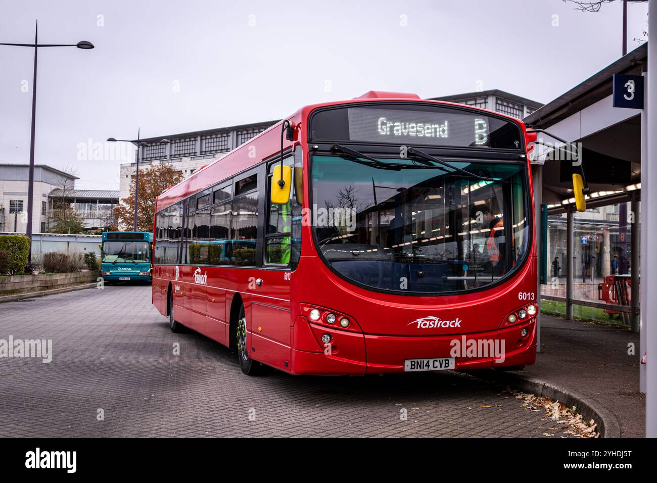 Bus - Bluewater Bus Station - BN14 CVB - Volvo B7RLE Wrightbus Eclipse 2 - Fastrack (betrieben von Go-Ahead) [6013] Stockfoto