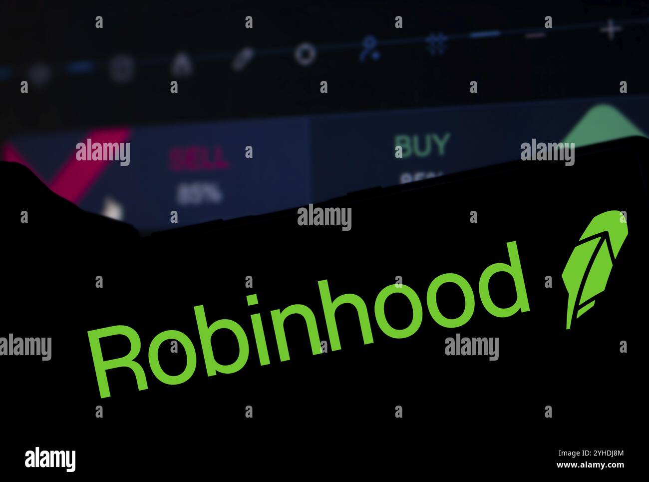 Dhaka, Bangladesch – 09. November 2024: Das Robinhood-Logo wird auf dem Smartphone angezeigt Stockfoto