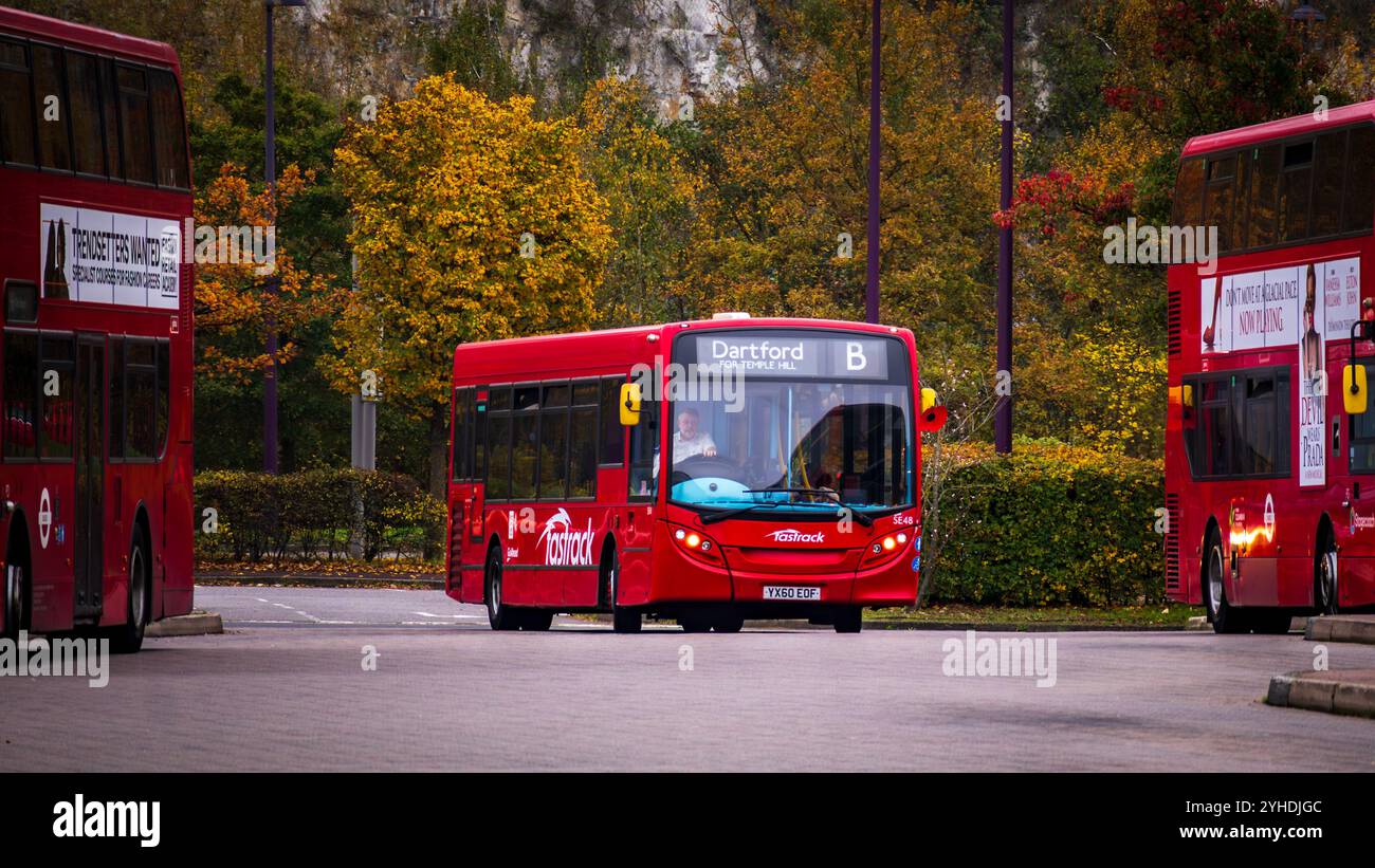 Bus - Bluewater Bus Station - YX60 EOF - ADL Enviro200 - Fastrack (betrieben von Go-Ahead) [SE48] Stockfoto