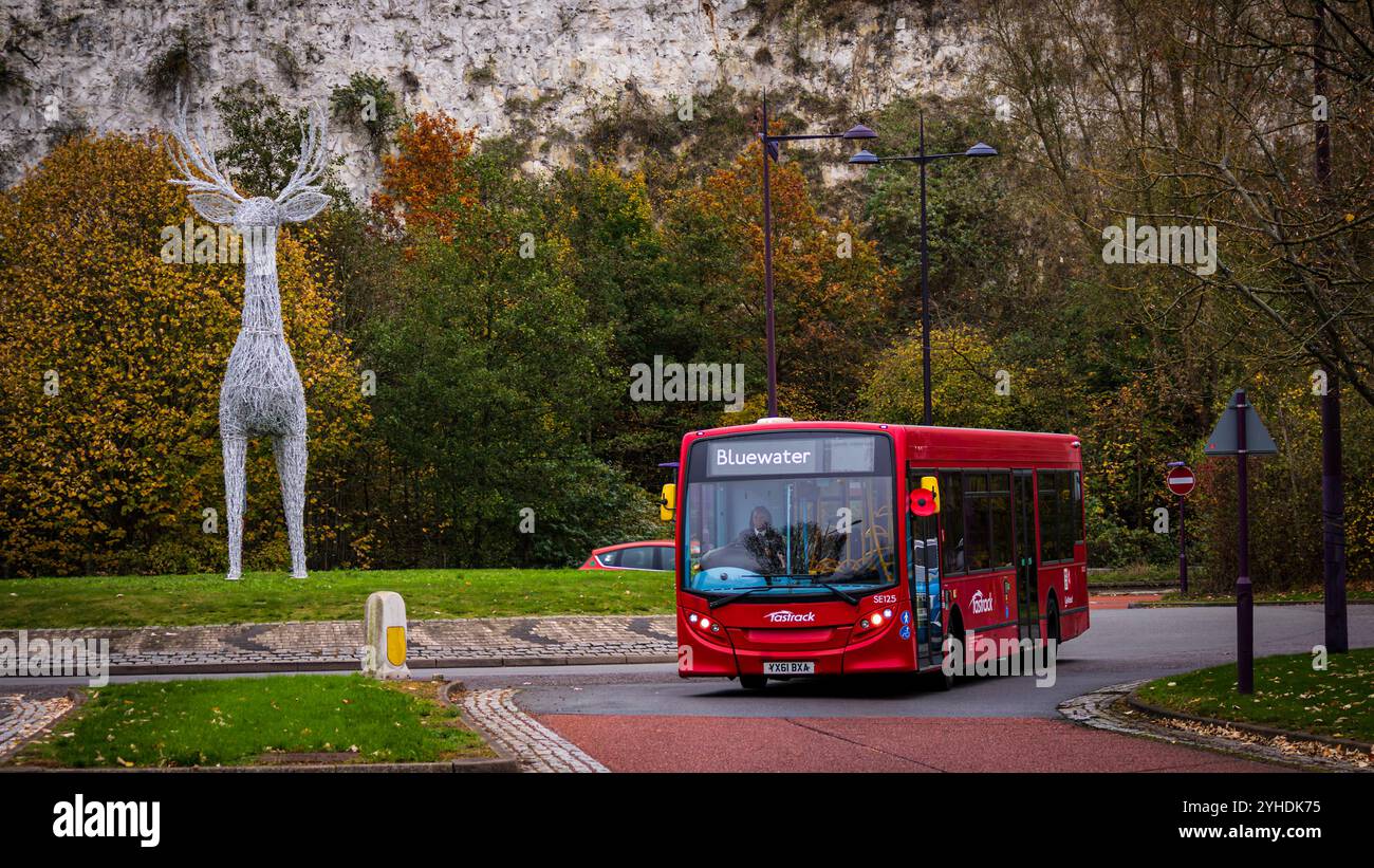 Bus - Bluewater Bus Station - YX61 BXA - ADL Enviro200 - Fastrack (betrieben von Go-Ahead) [SE125] Stockfoto