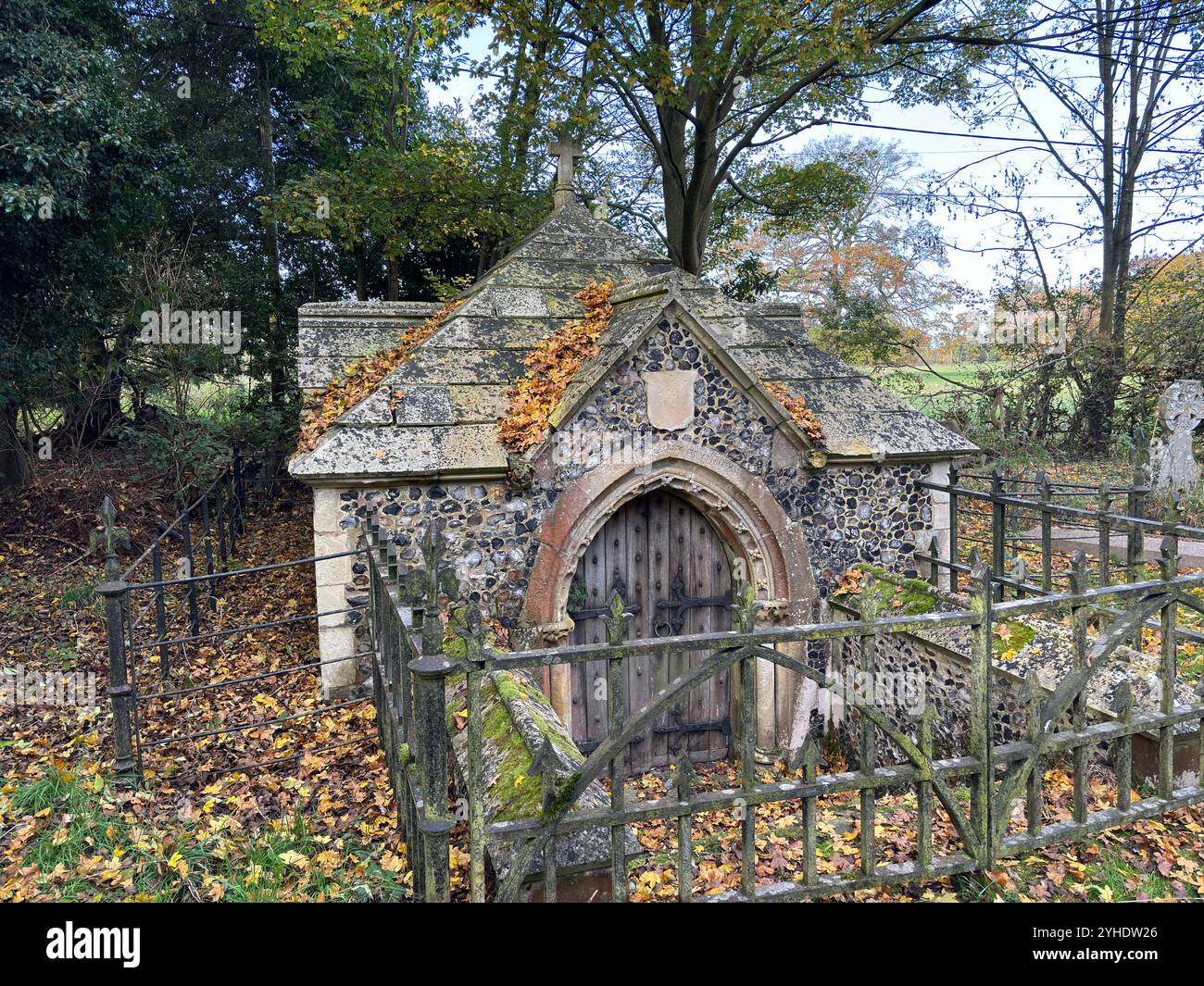 Gruft der Familie Fitzgerald in Churchyard, Boulge, Suffolk, England, Großbritannien Stockfoto
