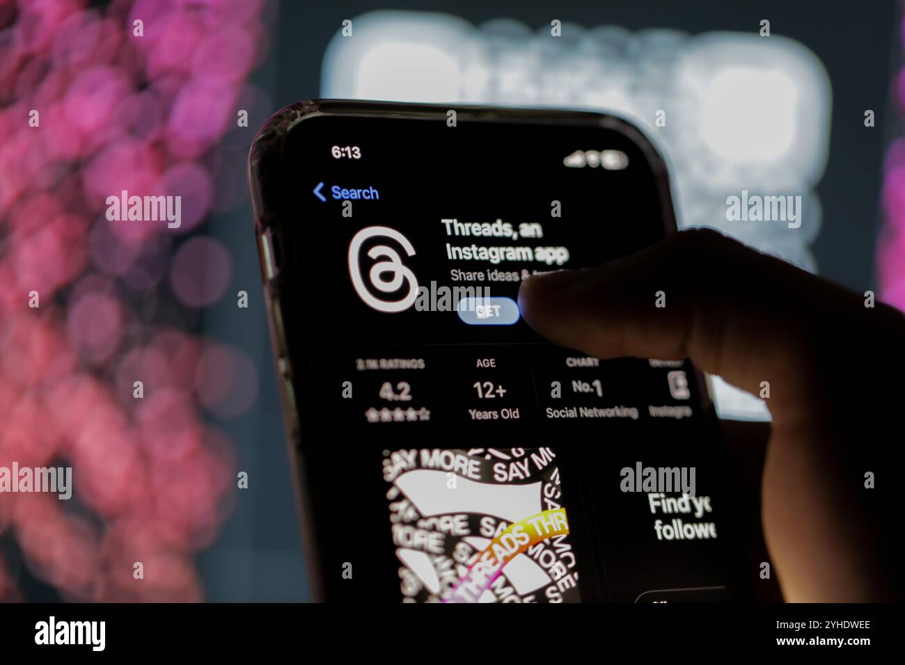 Gaziantep, Turkiye. Juli 2023. Das Logo der textbasierten Konversations-App „Threads“. Threads ist eine Online-App für soziale Medien, die kürzlich von Meta Platforms gestartet wurde. Die App funktioniert ähnlich wie Twitter, mit Beiträgen, die bis zu 500 Zeichen lang sind Stockfoto
