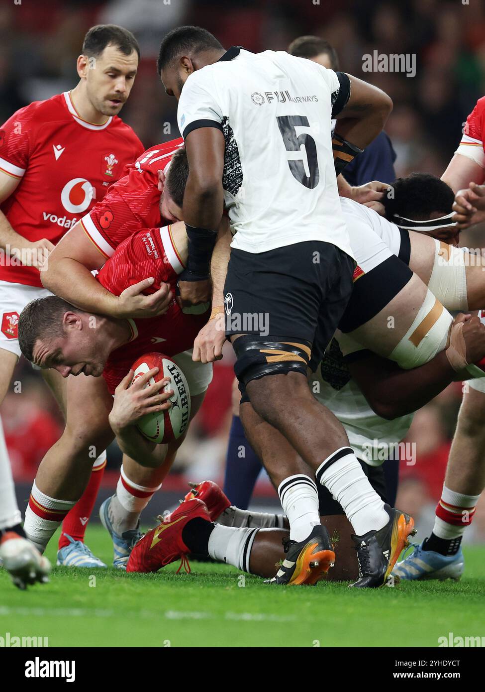 Will Rowlands aus Wales wird aufgehalten. Wales gegen Fidschi, 2024 Spiel der Autumn Nations im Fürstentum-Stadion in Cardiff am Sonntag, den 10. November 2024. bild von Andrew Orchard/Andrew Orchard Sportfotografie/Alamy Live News Stockfoto