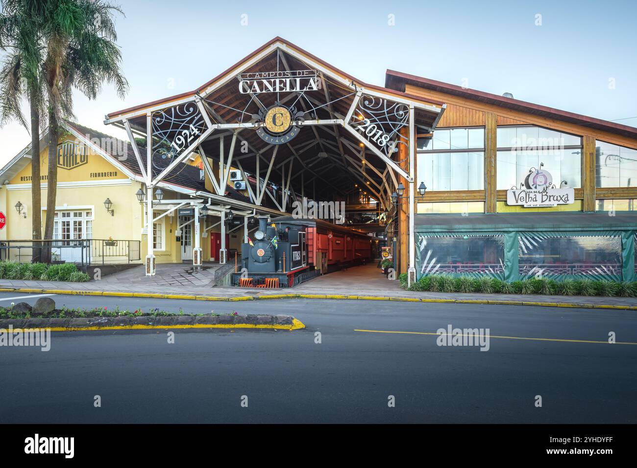 Bahnhof Campos de Canela Gastronomie- und Kulturviertel - Estação Campos de Canela - ehemaliger Bahnhof - Canela, Rio Grande do Sul, Brasilien Stockfoto