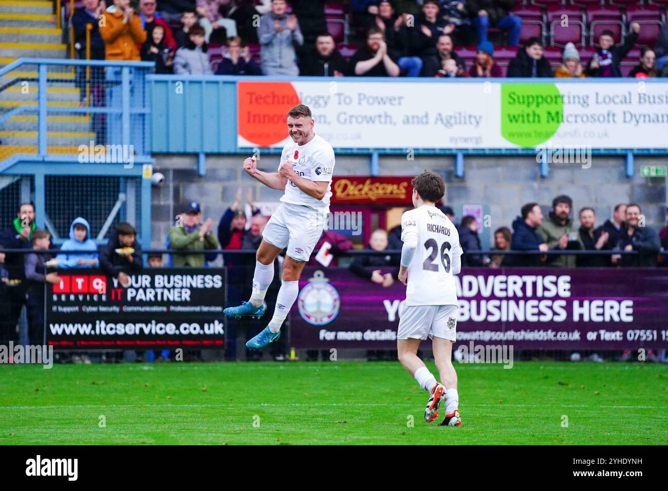 1st Cloud Arena, South Shields, Großbritannien. November 2024. Paul Blackett (9) von South Shields feiert das Eröffnungstor während der Vanarama National League North - South Shields vs Kings Lynn Town - Cloud Arena (Stephen Finch/SPP) Credit: SPP Sport Press Photo. /Alamy Live News Stockfoto