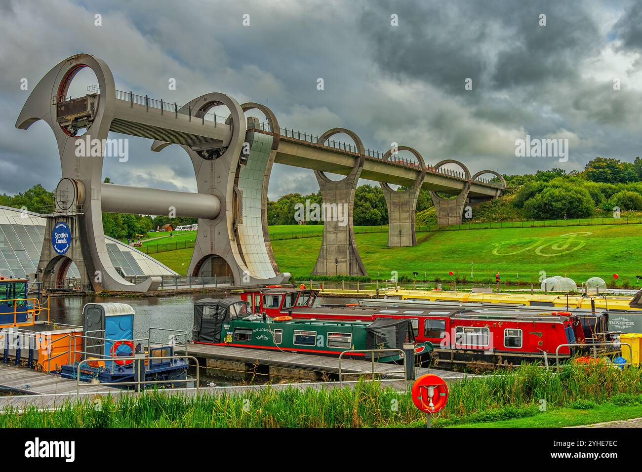 Das Falkirk Wheel ist ein innovativer rotierender Bootslift, der den Forth- und Clyde-Kanal mit dem Union Canal verbindet. Falkirk, Schottland, Vereinigtes Königreich, Eur Stockfoto