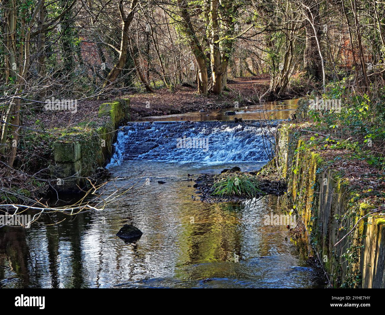 Großbritannien, South Yorkshire, Sheffield, Oldhay Brook Falls. Stockfoto