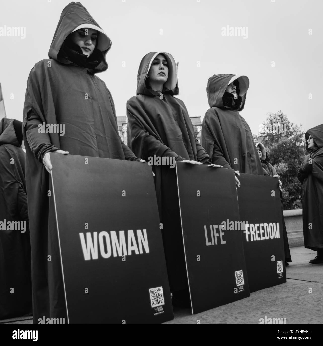 Demonstranten in London nach dem Selbstmord eines afghanischen Mädchens nach Drohungen der Ausweisung aus der Schule wegen eines Verstoßes gegen die Kleiderordnung im iran. Stockfoto