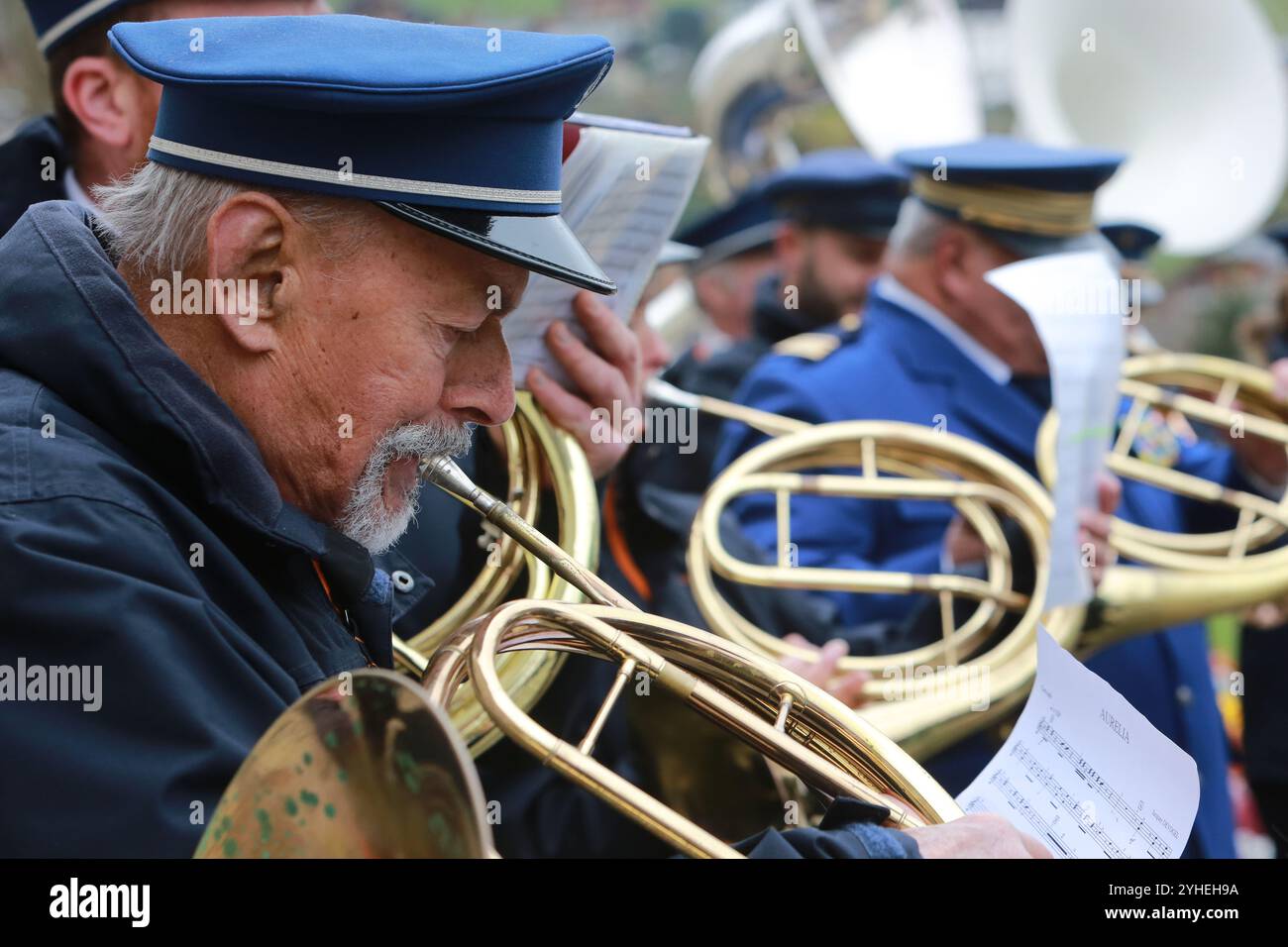 Batterie-Fanfare „La Renaissance“. Waffenstillstand. Lundi 11. November 2024 11:30 uhr. Saint-Gervais Mont-Blanc. Haute-Savoie. Auvergne-Rhône- Stockfoto