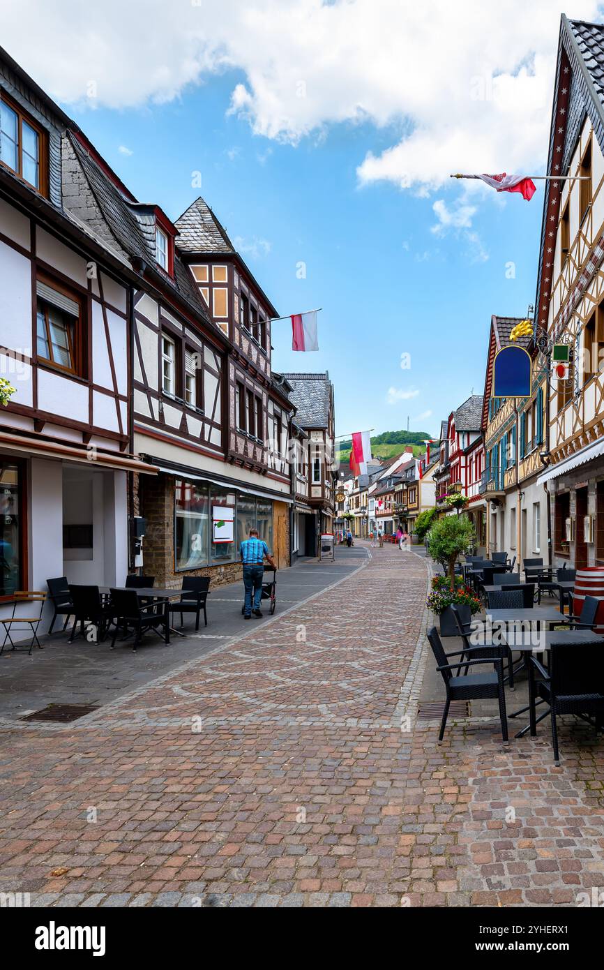 Ein Sommertag in der berühmten historischen Altstadt von Ahrweiler, Rheinland-Pfalz, Deutschland Stockfoto