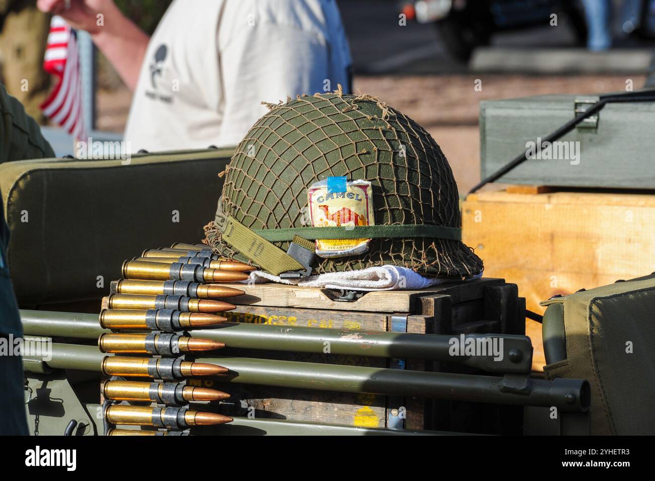 Apache Junction, Arizona, USA. November 2024. Veteranen aus allen Zweigen der US-Streitkräfte wurden geehrt, als Hunderte sich für die diesjährige Veterans Day-Parade versammelten. Bei der jährlichen Veranstaltung wurden Militärveteranen, aktive Einheiten, JROTC-Studenten, Ersthelfer und lokale Bürgerorganisationen vorgestellt. Quelle: ZUMA Press, Inc./Alamy Live News Stockfoto