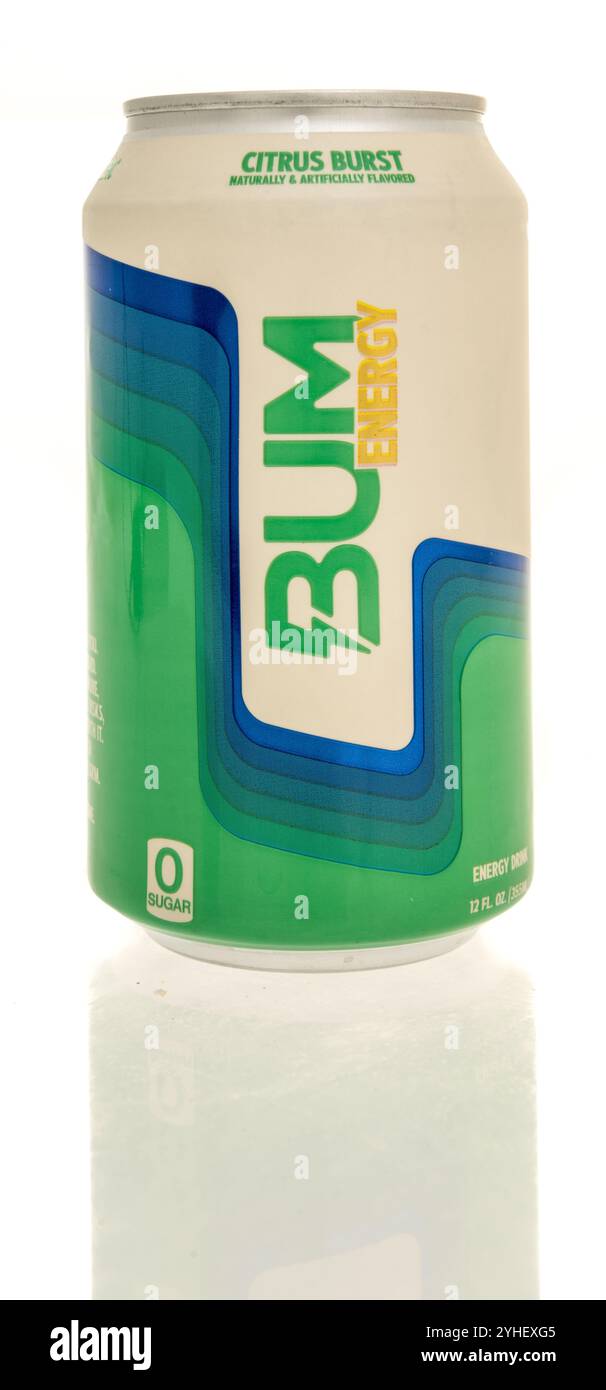Winneconne, WI - 10. November 2024: A Dose of Bum Energy Drink Zero Sugar auf isoliertem Hintergrund. Stockfoto