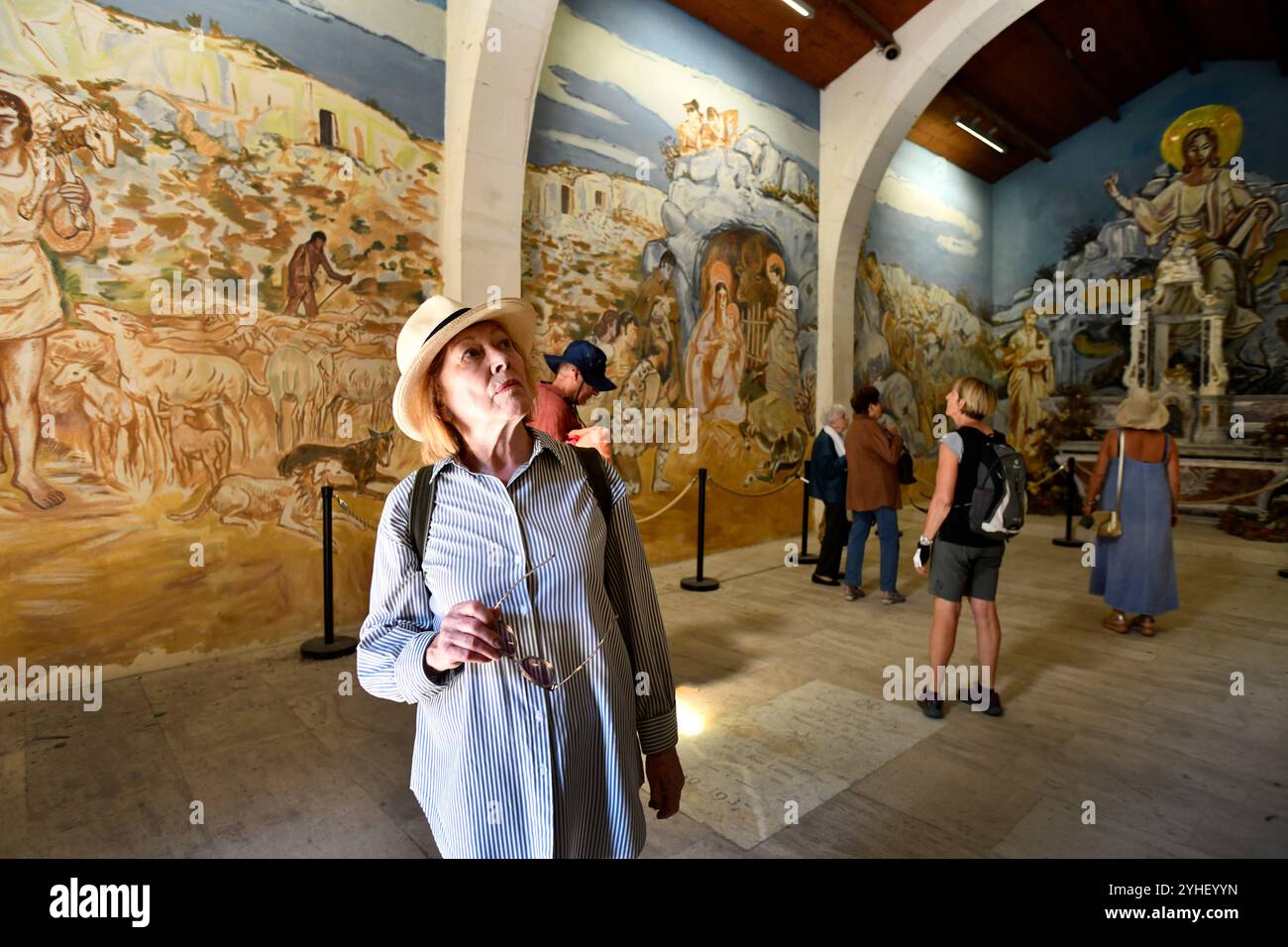 Fresko Chapelle des Penitents von Yves Brayer in Les Baux-de-Provence im Departement Bouches-du-Rhône in der Region Provence-Alpes-Côte d'Azur in so Stockfoto