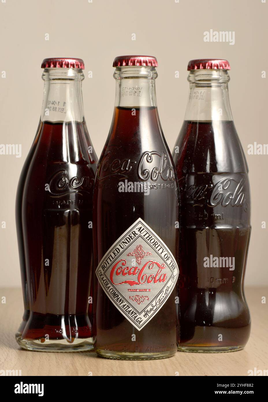 Coca Cola Sammlerstücke seltene Vintage Coca Cola Konturflaschen Sammlerartikel Stockfoto