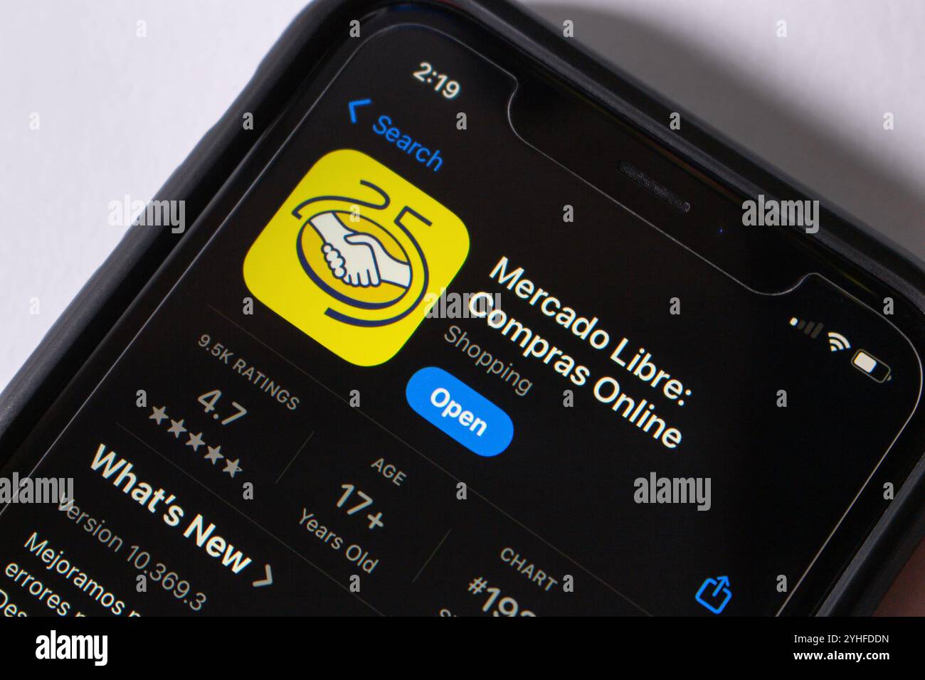 Die Mercado Libre App, die wichtigste lateinamerikanische E-Commerce- und Fintech-Plattform, bietet Marktplatz-, Zahlungs- und Logistikdienstleistungen an und zeigt im App Store an Stockfoto