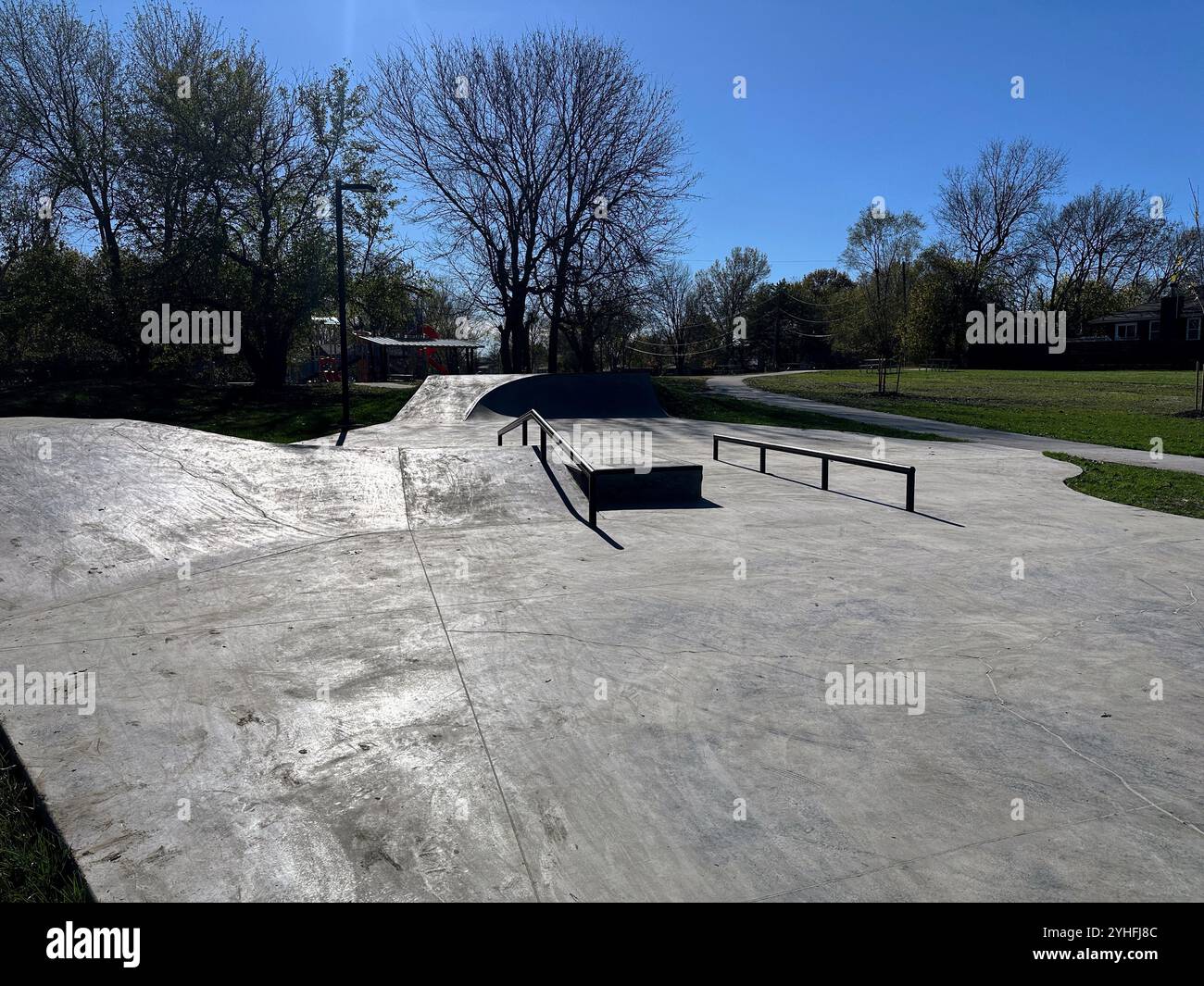 Edgerton, Kansas – 11. November 2024: Neuer Skatepark bei Glendell Acres in Edgerton Stockfoto