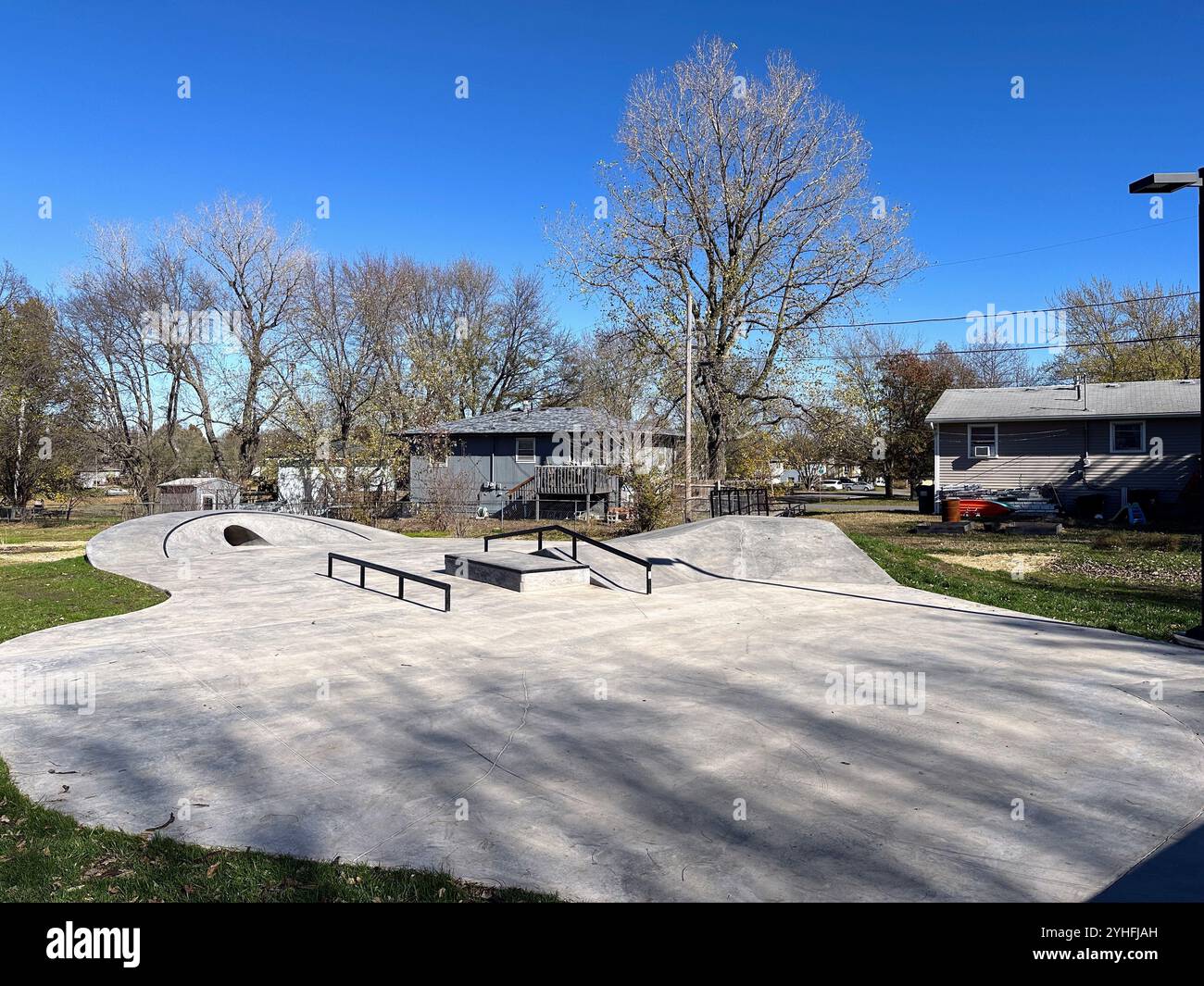 Edgerton, Kansas – 11. November 2024: Neuer Skatepark bei Glendell Acres in Edgerton Stockfoto