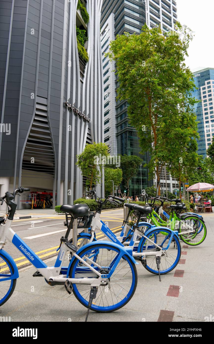 Das markante moderne Capita Spring Building Singapur Asia zeigt ein ökologisches architektonisches Design zusammen mit dem umweltfreundlichen Wohngebäude Stockfoto