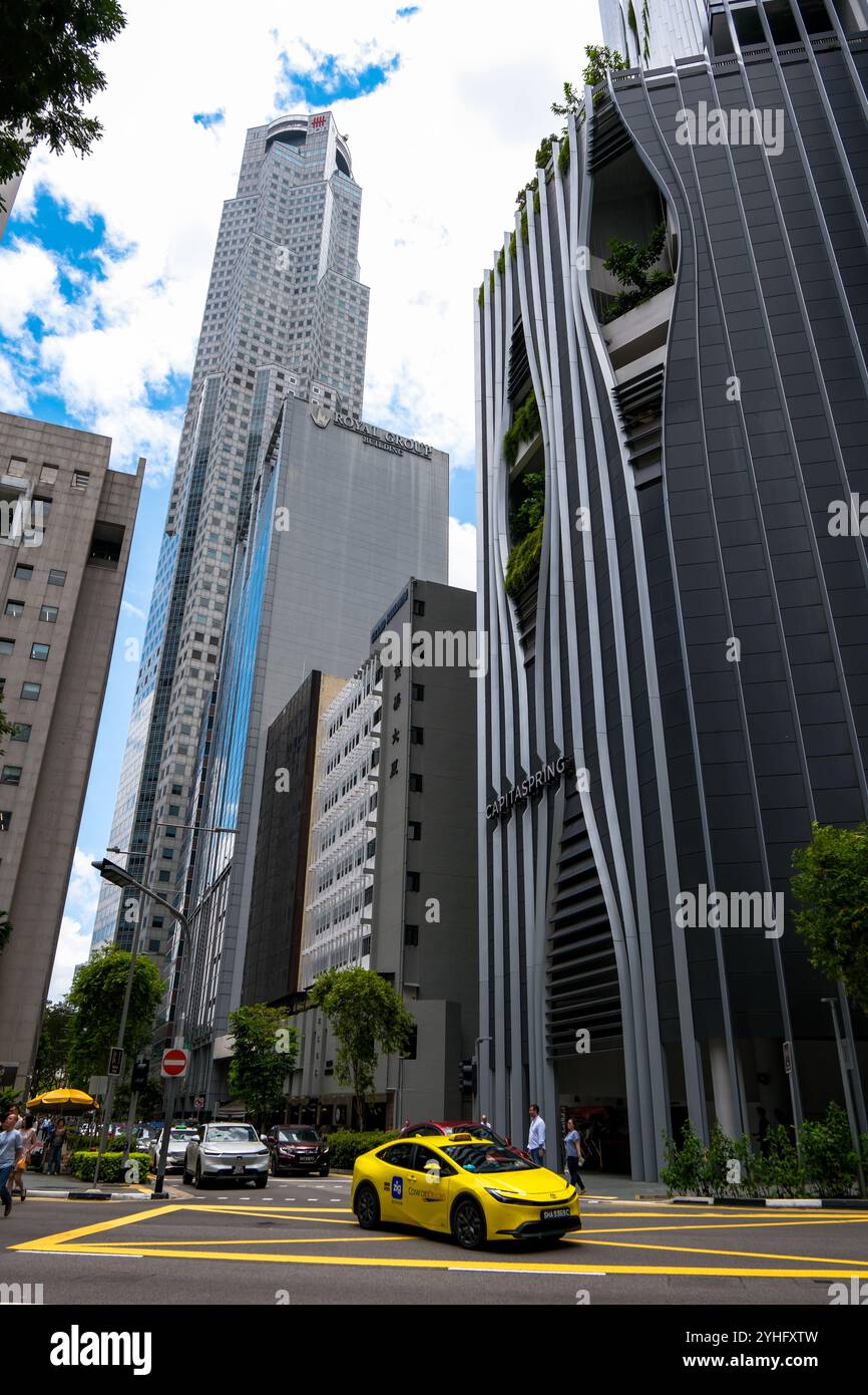 Das markante moderne Capita Spring Building Singapur Asia zeigt ein ökologisches architektonisches Design zusammen mit dem umweltfreundlichen Wohngebäude Stockfoto