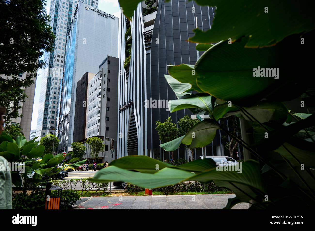 Das markante moderne Capita Spring Building Singapur Asia zeigt ein ökologisches architektonisches Design zusammen mit dem umweltfreundlichen Wohngebäude Stockfoto