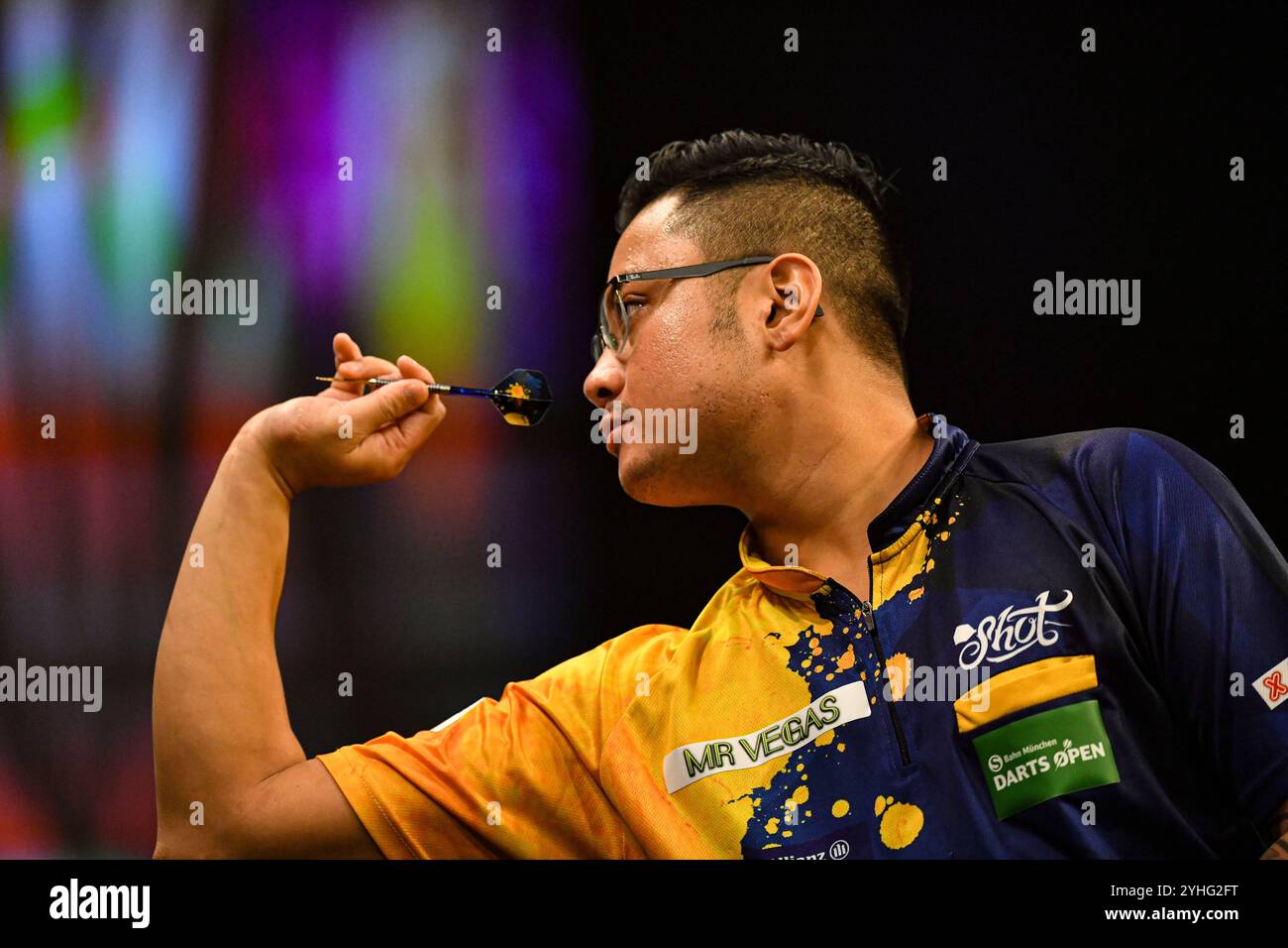 WV Active, Aldersley, Wolverhampton, Großbritannien. November 2024. 2024 PDC Grand Slam of Darts, 3. Tag; Rowby-John Rodriguez in Aktion auf The Oche Credit: Action Plus Sports/Alamy Live News Stockfoto