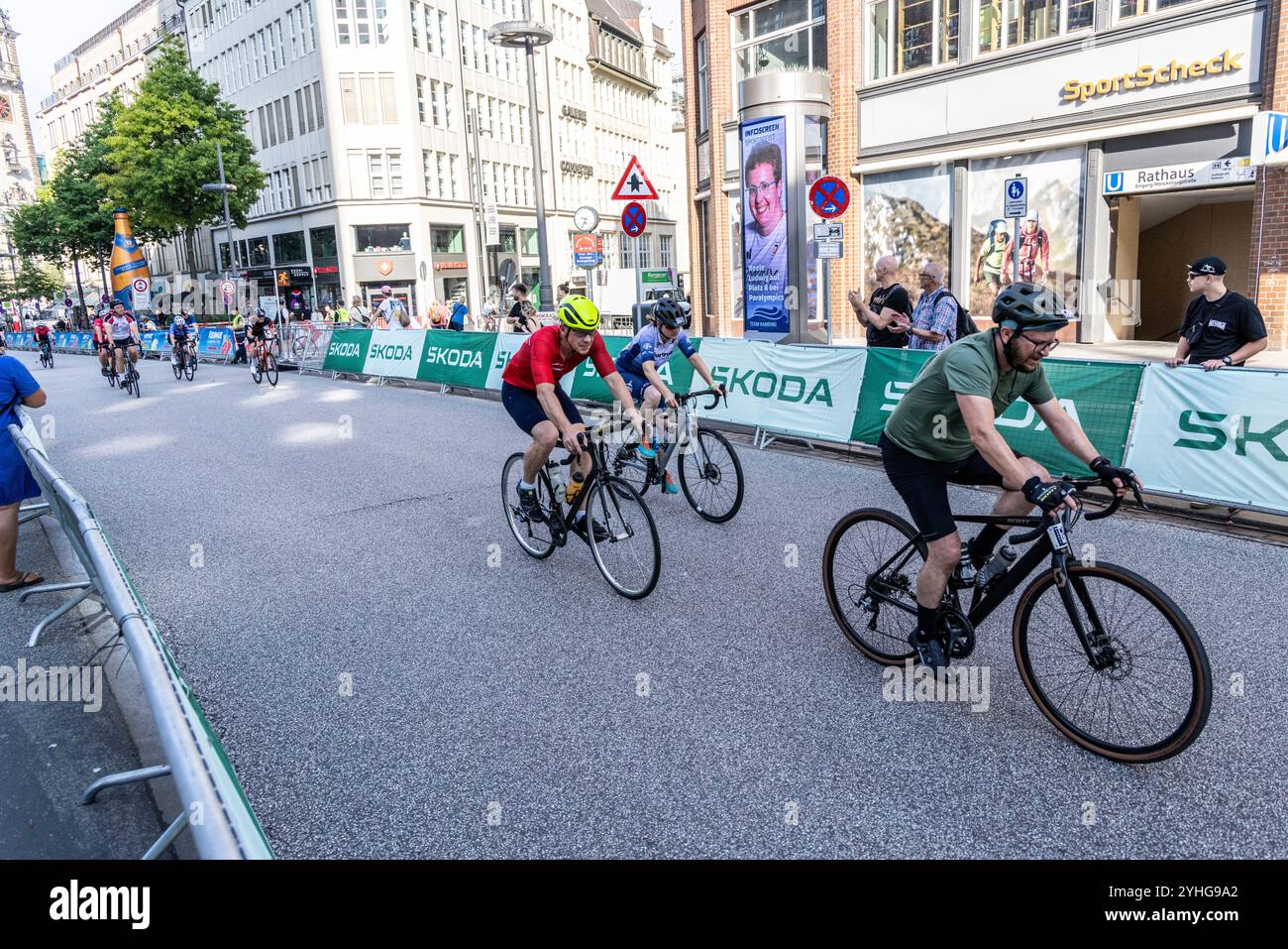 BEMER cyclassics Cycling Race , Europas größtes Radrennen findet in Hamburg statt, Rennen für Amateure und ein UCI World Tour Race für Profis, Hamburg, Deutschland Stockfoto