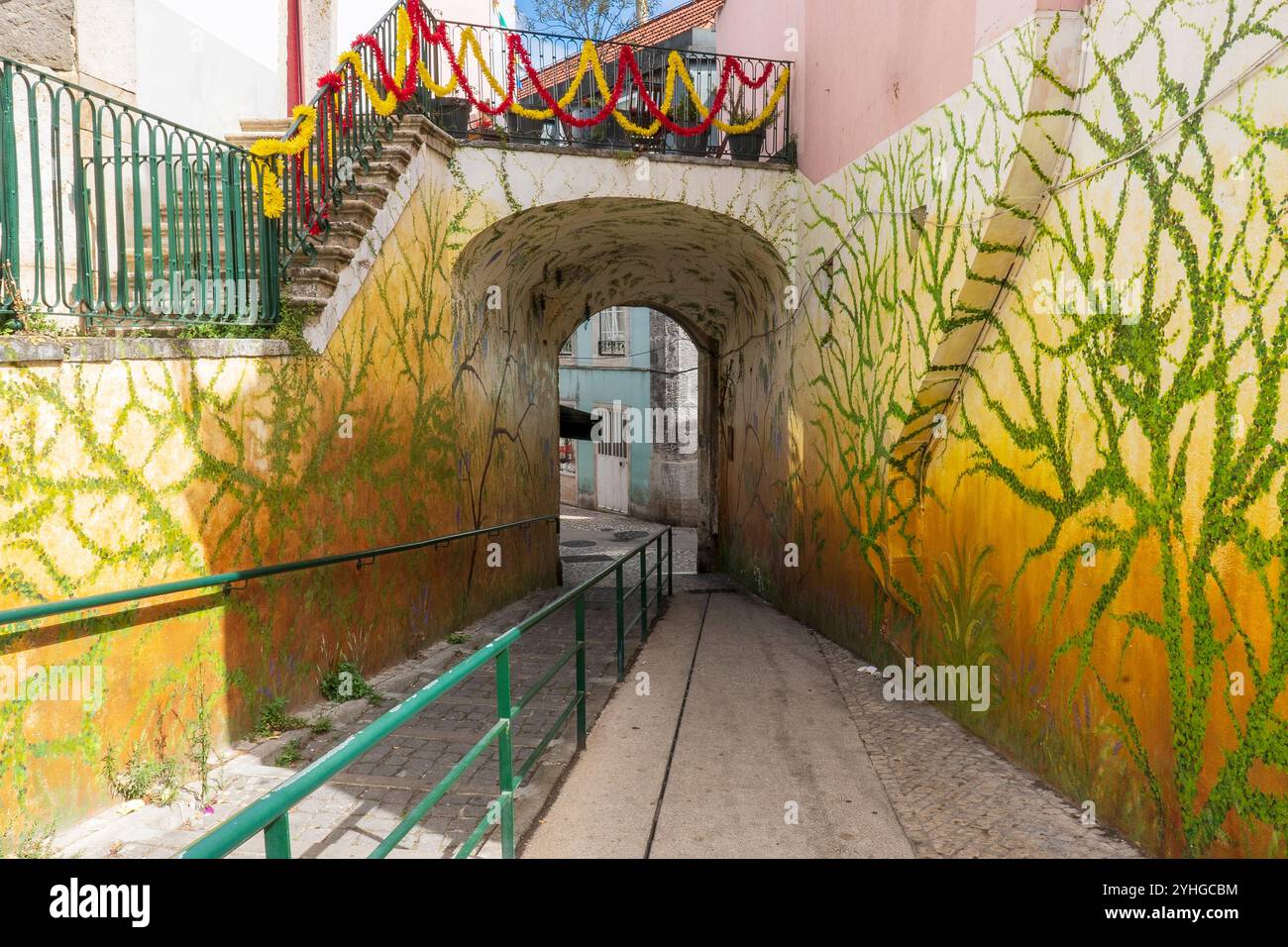 Wandgemälde Street Art im Gehwegtunnel, Sao Vicente Viertel, Lissabon, Portugal, Europa. Stockfoto Wandgemälde Street Art im Gehwegtunnel, Sao Vicente Viertel, Lissabon, Portugal, Europa. Stockfoto