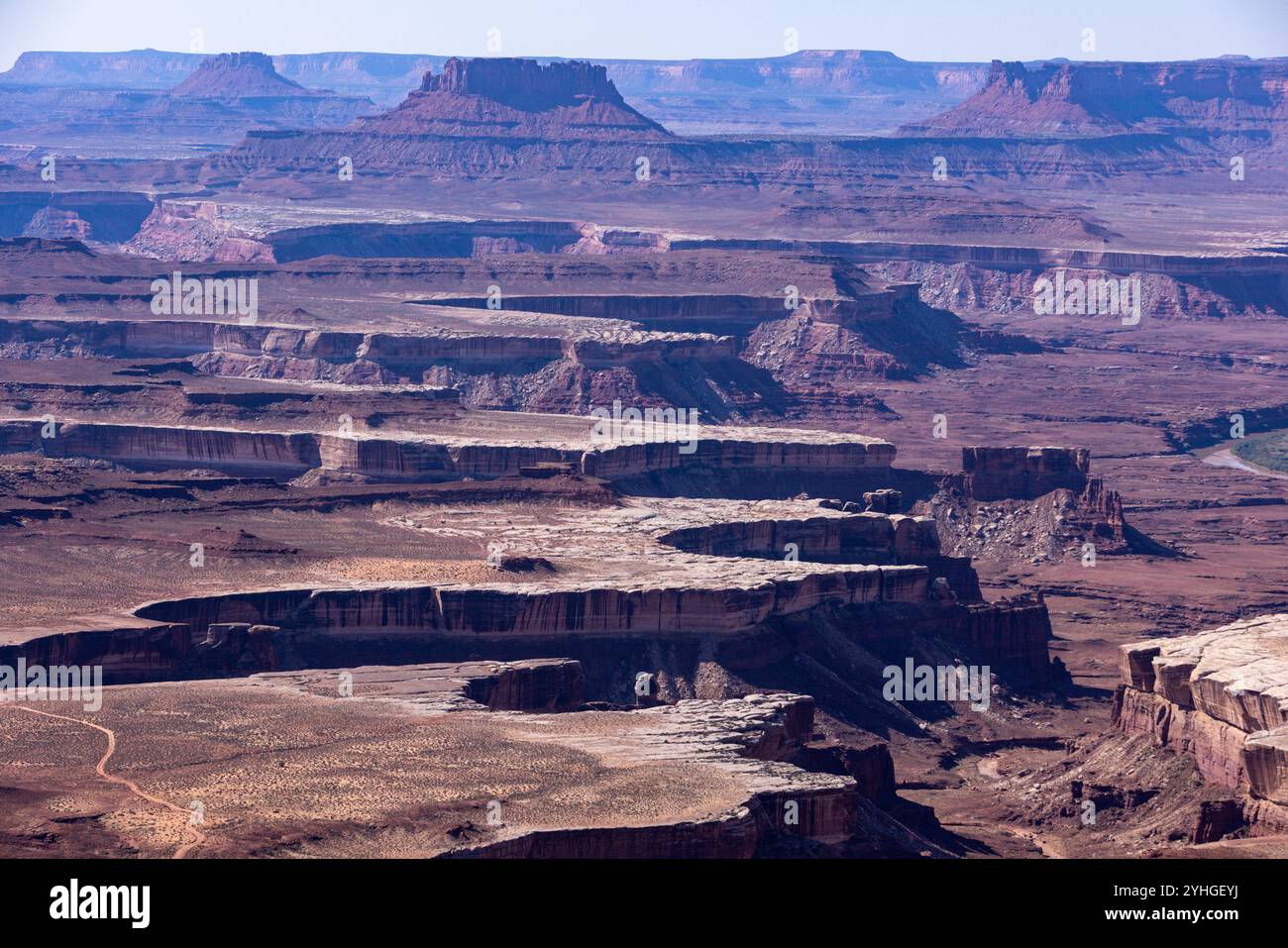 Der Canyonlands National Park ist eine riesige Wüstenlandschaft, die vom Colorado River im Südosten Utahs geformt wurde Stockfoto