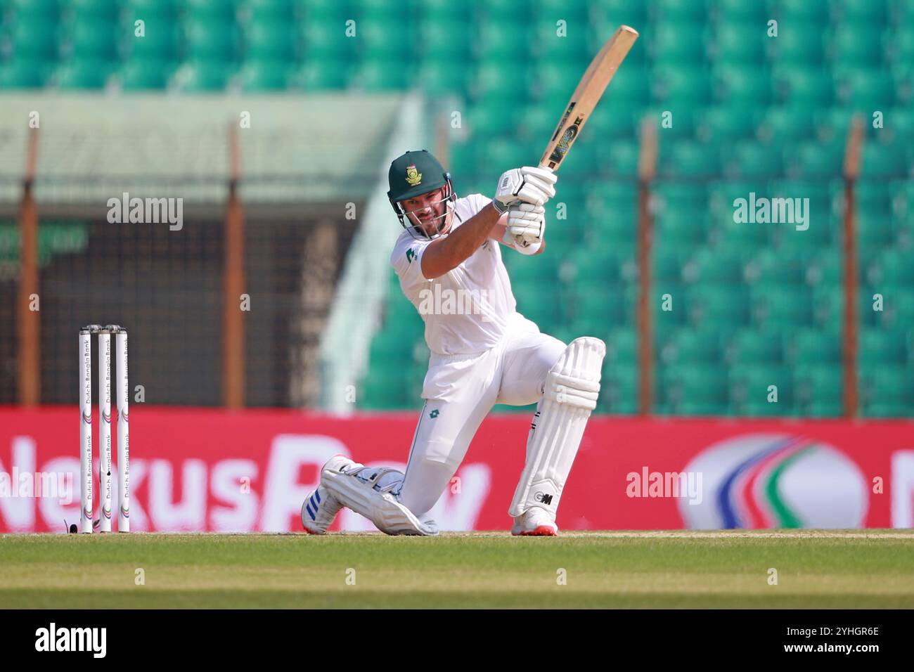 Aiden Markram schlägt während des ersten Testtages in Bangladesch und Südafrika im Zahur Ahmed Chowdhury Stadium in Sagorika, Chattogram, Bangladesch, Oktob Stockfoto