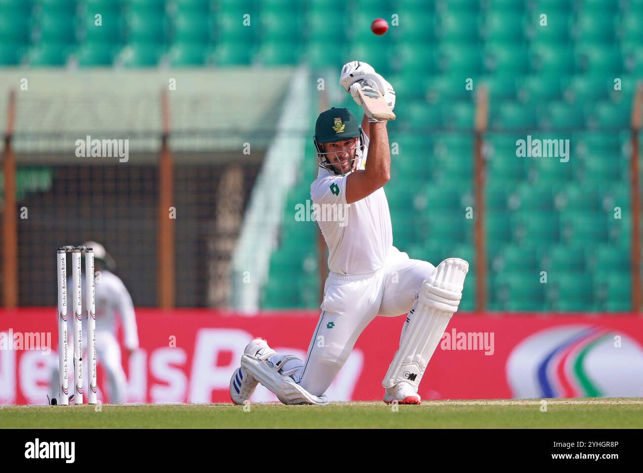 Aiden Markram schlägt während des ersten Testtages in Bangladesch und Südafrika im Zahur Ahmed Chowdhury Stadium in Sagorika, Chattogram, Bangladesch, Oktob Stockfoto