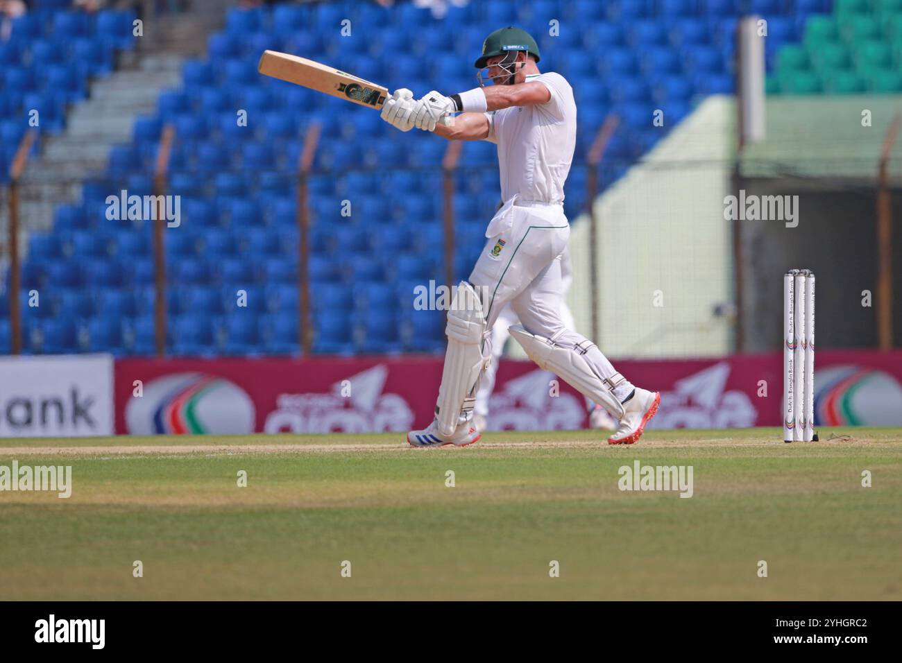 Aiden Markram schlägt während des ersten Testtages in Bangladesch und Südafrika im Zahur Ahmed Chowdhury Stadium in Sagorika, Chattogram, Bangladesch, Oktob Stockfoto