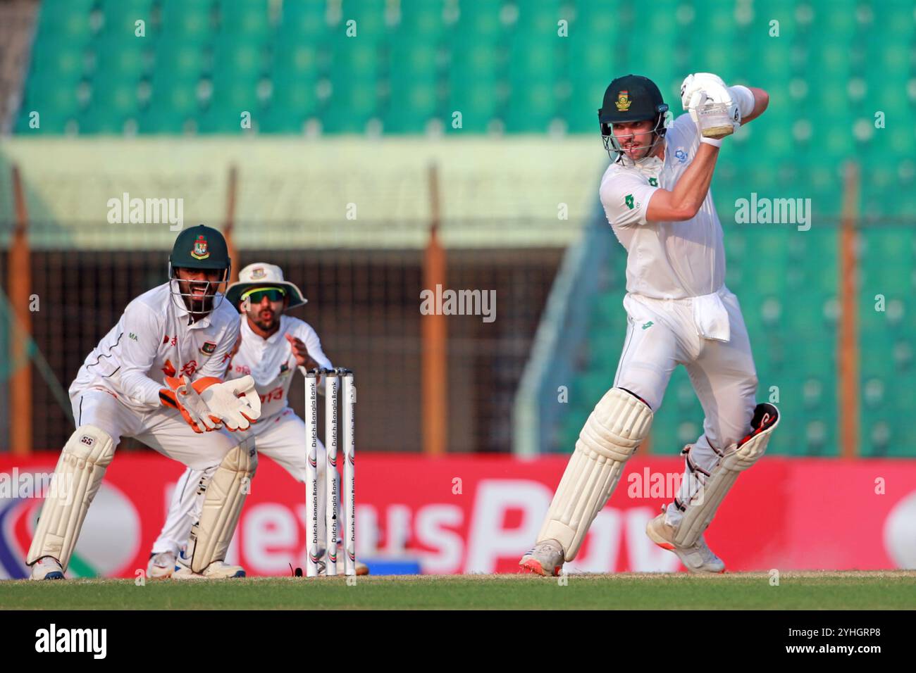 Tristan Stubbs schlägt während des ersten Testtages in Bangladesch und Südafrika im Zahur Ahmed Chowdhury Stadium in Sagorika, Chattogram, Bangladesch, Octo Stockfoto