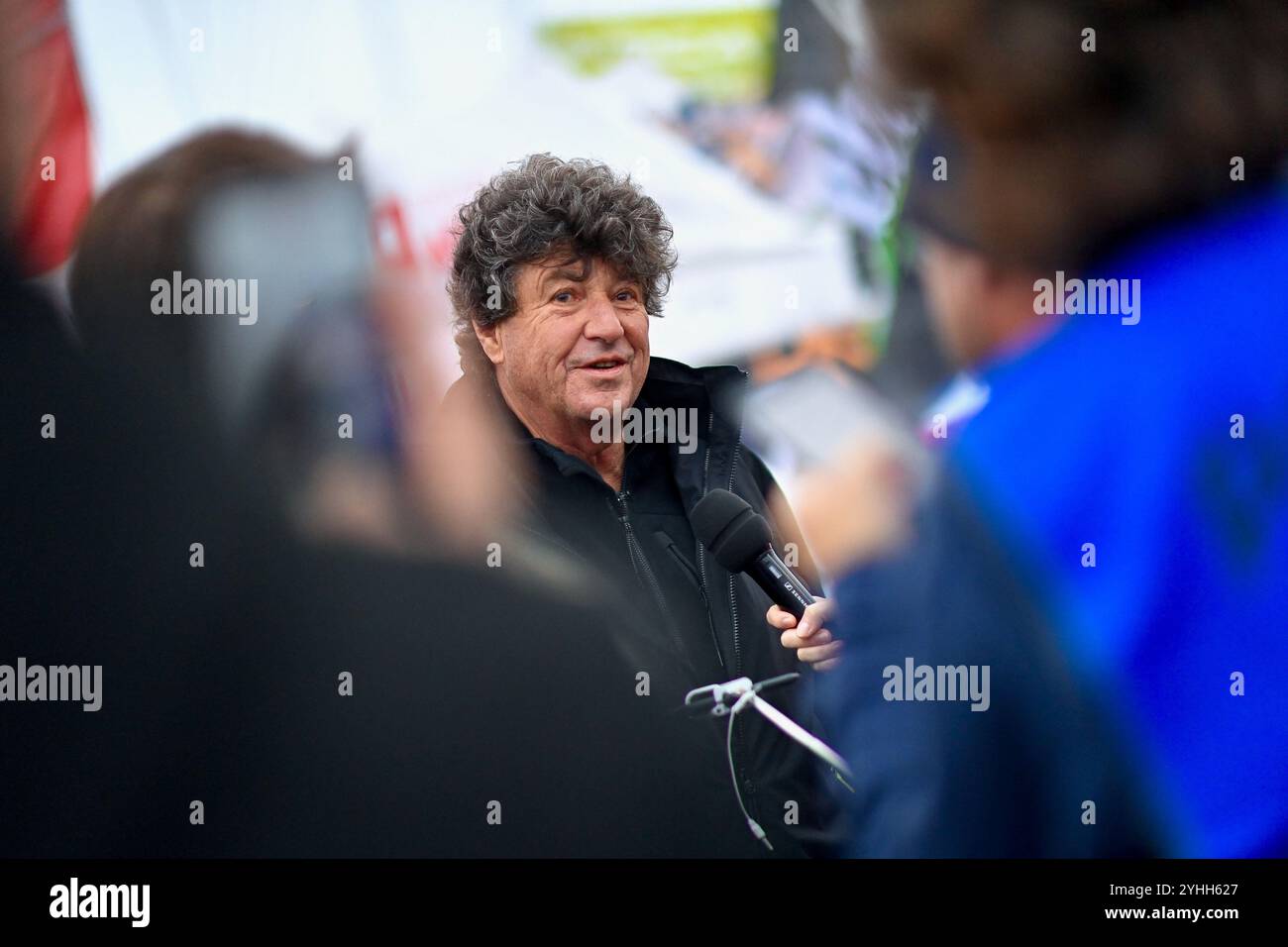 Jean Le Cam während des Starts der Vendée Globe 2024-2025, 10. Ausgabe des Solo Nonstop rund um die Welt Yachtrennen, Les Sables-d'Olonne, Frankreich am 10. November 2024. Franck Castel/ABACAPRESS. KOM Stockfoto