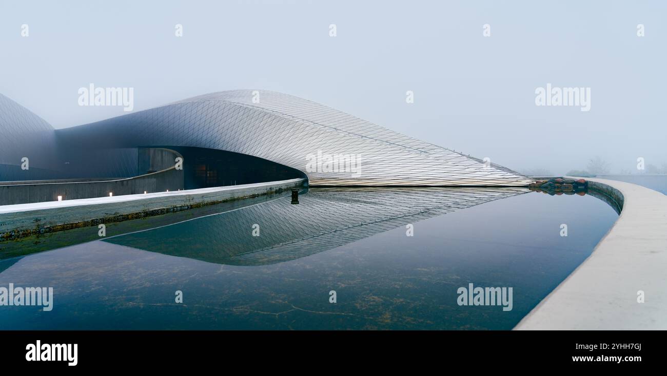 Kopenhagen, Dänemark - Blue Planet National Aquarium (den Blå Planet) von 3XN, im Nebel Stockfoto