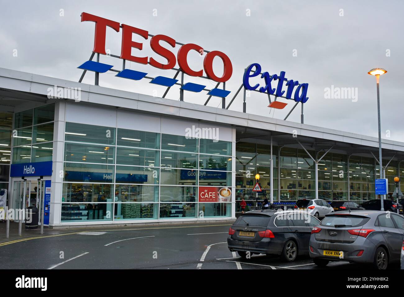 Tesco Extra Supermarkt in Antrim, Nordirland Stockfoto