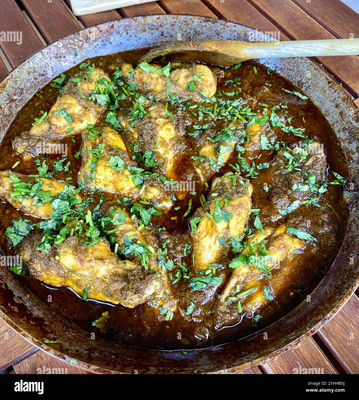 Kreative Indische Lebensmittelfotografie, Hühnchen Masala Stockfoto