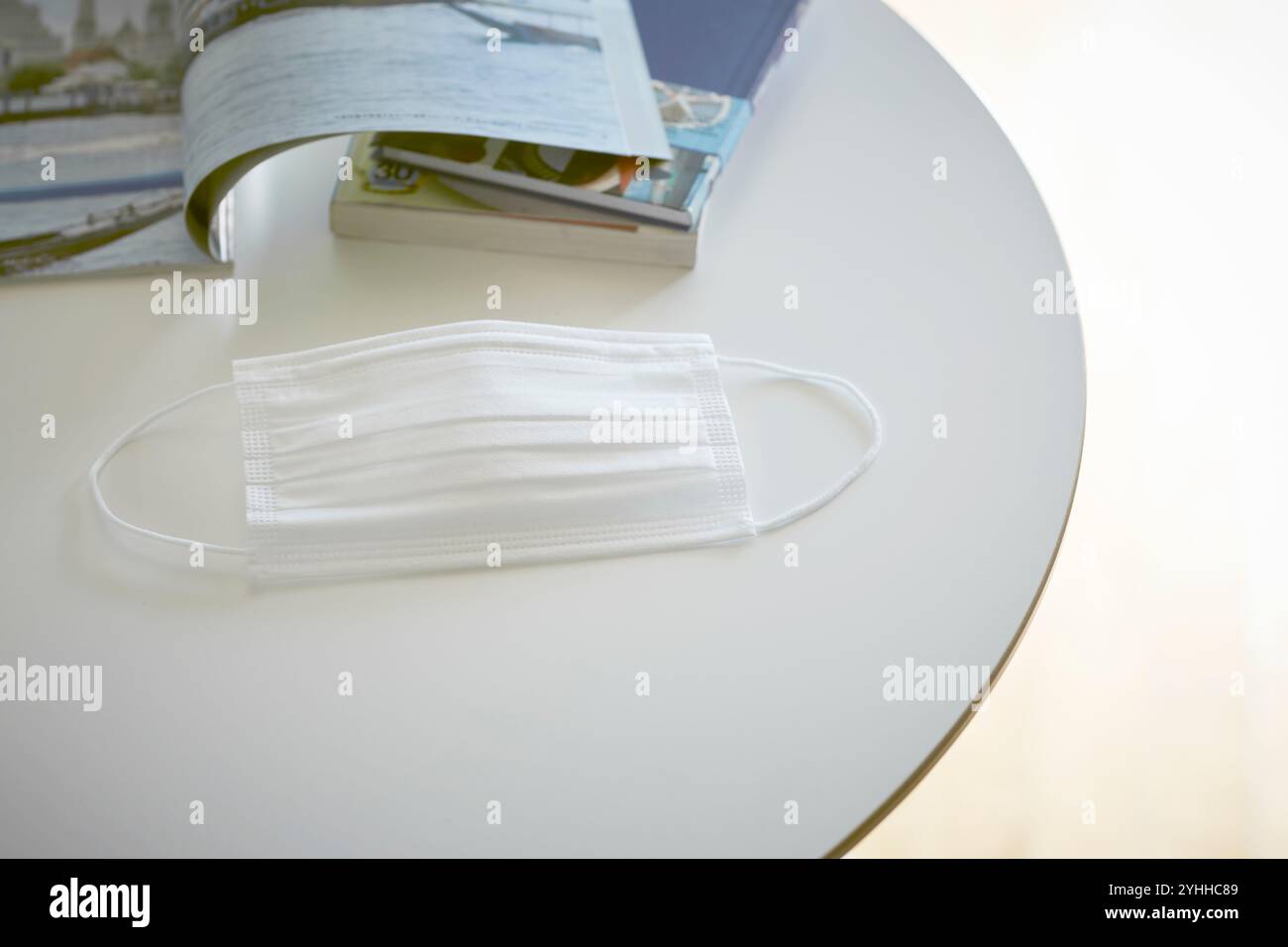 Maske und Reiseführer Stockfoto