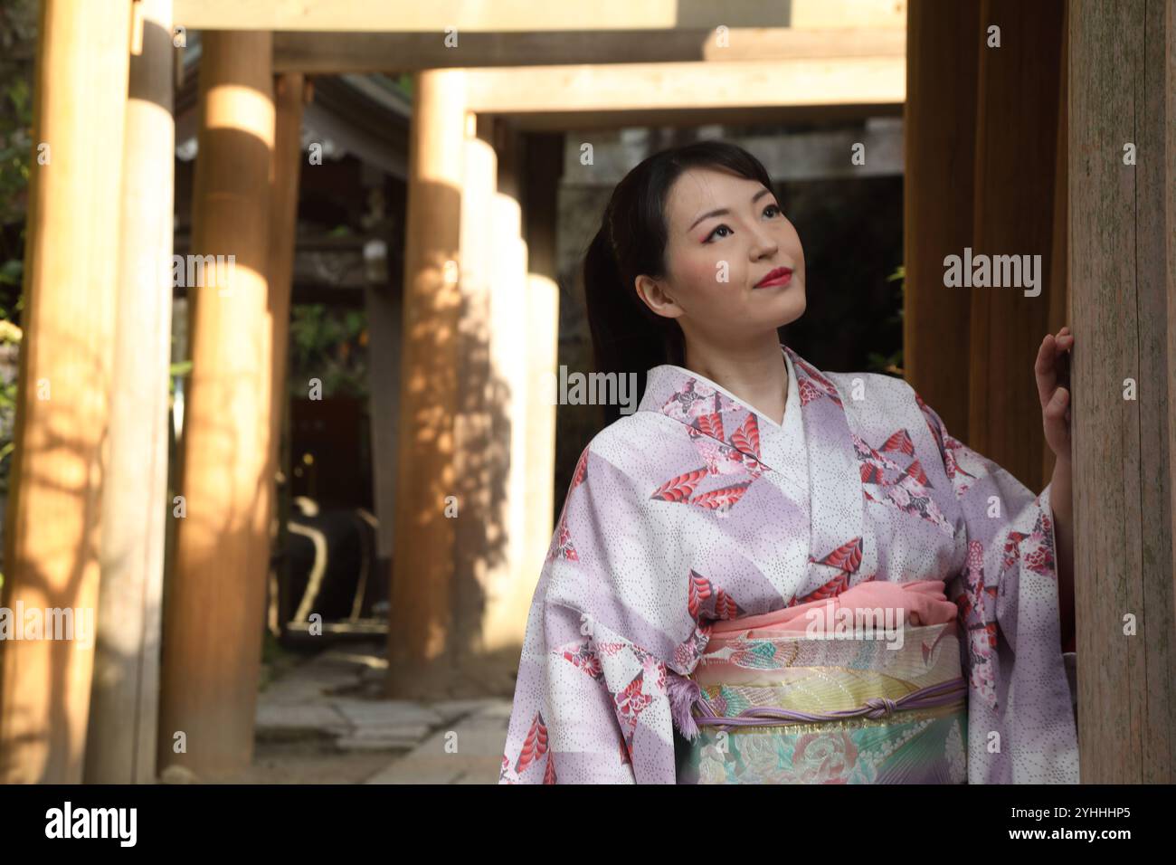 Frau im Kimono in Kamakura Stockfoto