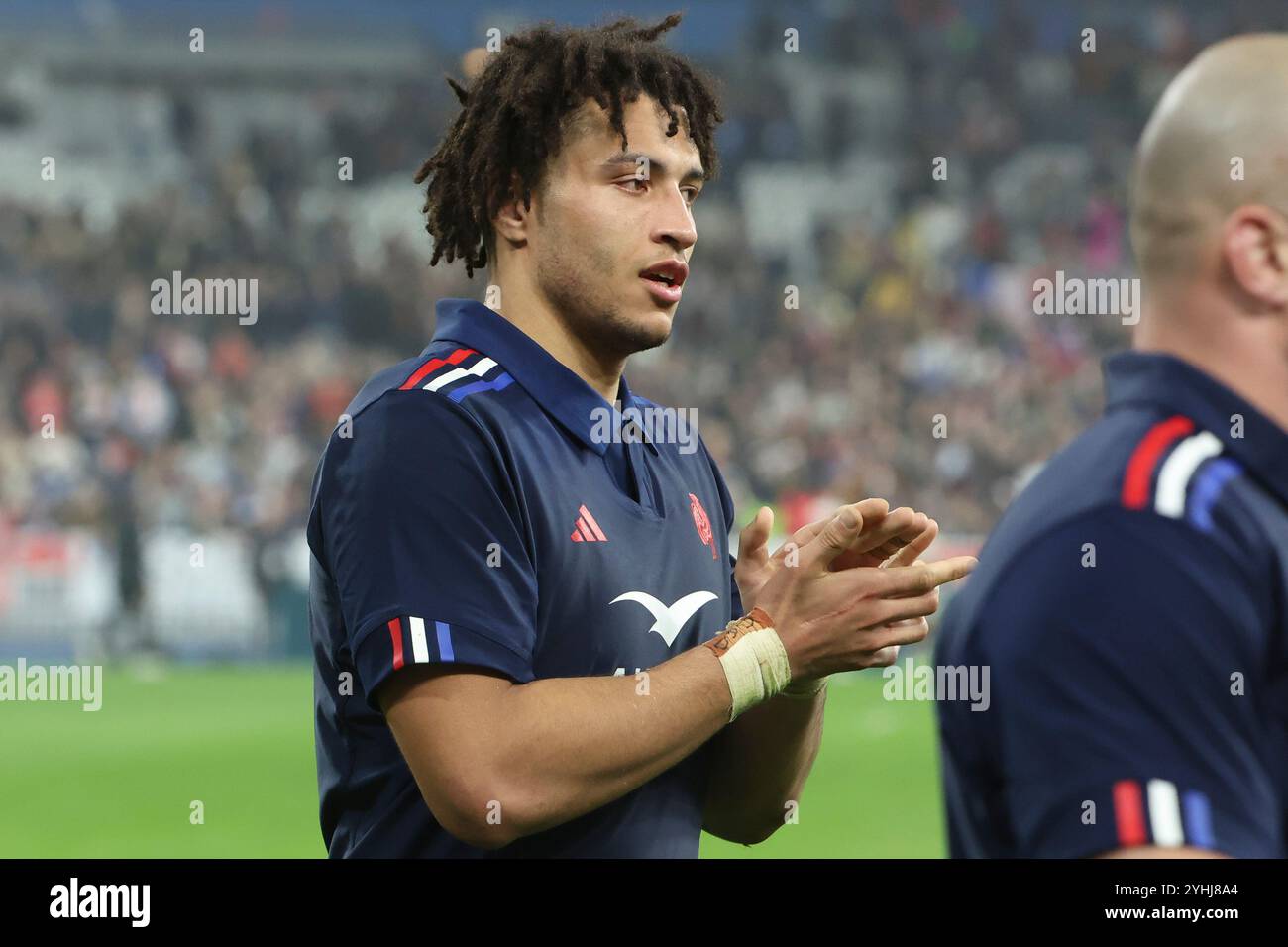 Saint Denis, Frankreich. November 2024. Theo Attissogbe begrüßt die Fans nach dem Rugby-union-Spiel der Autumn Nations Series 2025 zwischen Frankreich und Japan am 9. November 2024 im Stade de France in Saint-Denis bei Paris, Frankreich - Foto Jean Catuffe/DPPI Credit: DPPI Media/Alamy Live News Stockfoto