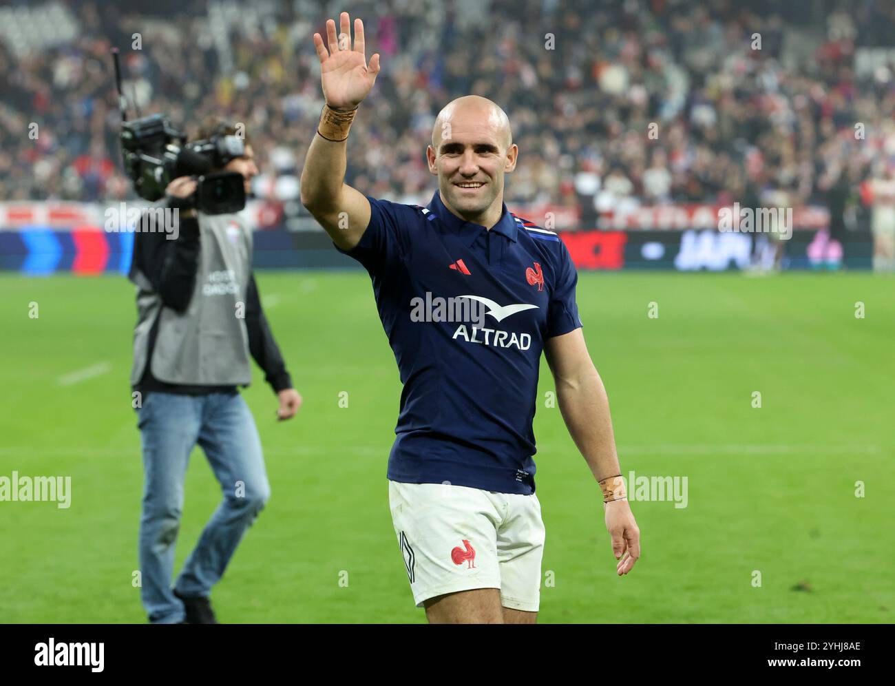 Saint Denis, Frankreich. November 2024. Maxime Lucu von Frankreich begrüßt die Fans nach dem Rugby-union-Spiel der Autumn Nations Series 2025 zwischen Frankreich und Japan am 9. November 2024 im Stade de France in Saint-Denis bei Paris, Frankreich - Foto Jean Catuffe/DPPI Credit: DPPI Media/Alamy Live News Stockfoto