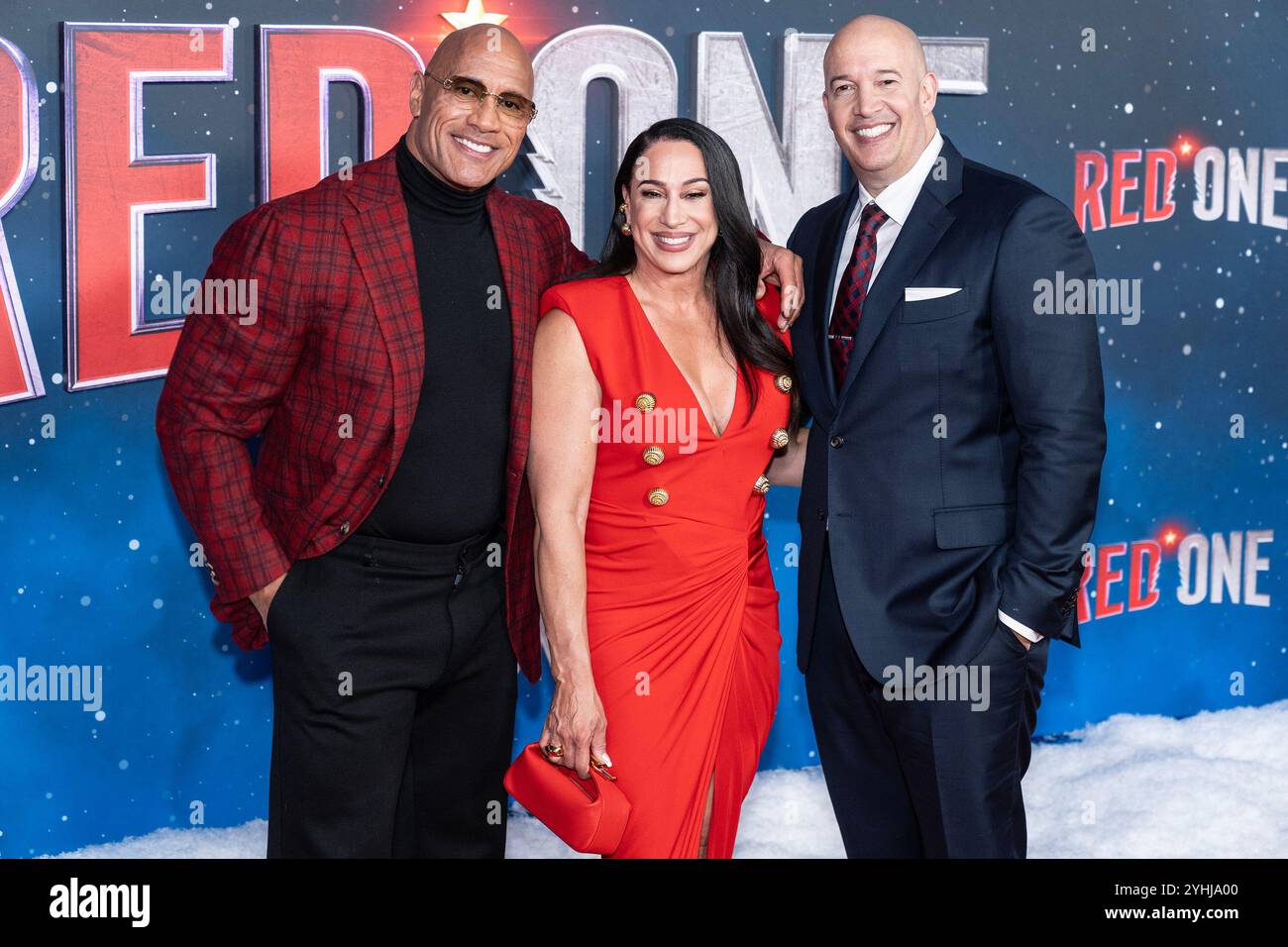 New York, NY, USA, 11. November 2024: Dwayne Johnson, Dany Garcia, Hiram Garcia besuchen die US-Premiere von Amazon „Red One“ in der Alice Tully Hall in New York am 11. November 2024. Quelle: Lev Radin/Alamy Live News Stockfoto